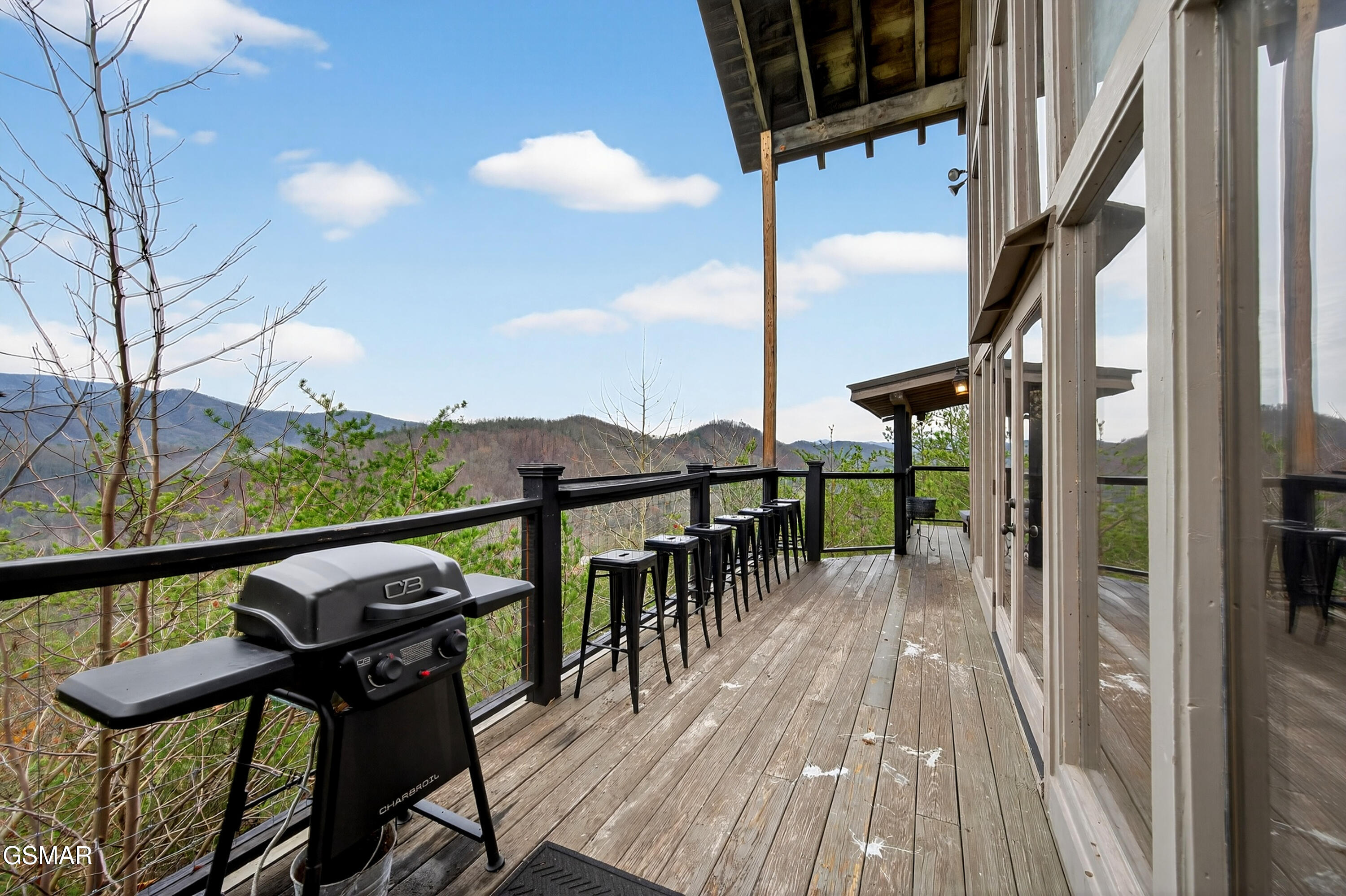 1118 Eagle Pointe Way Pigeon Forge TN 37863