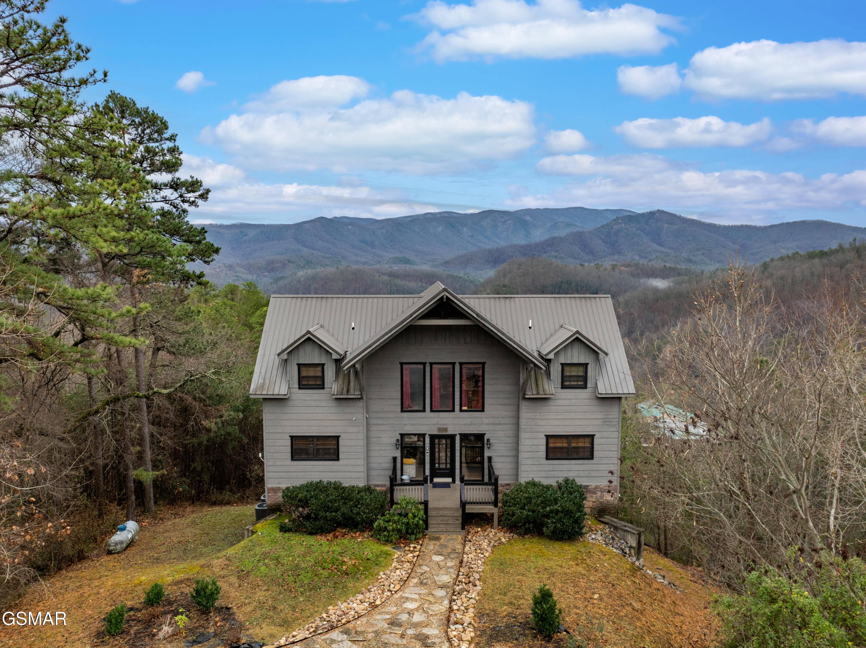 1118 Eagle Pointe Way Pigeon Forge TN 37863
