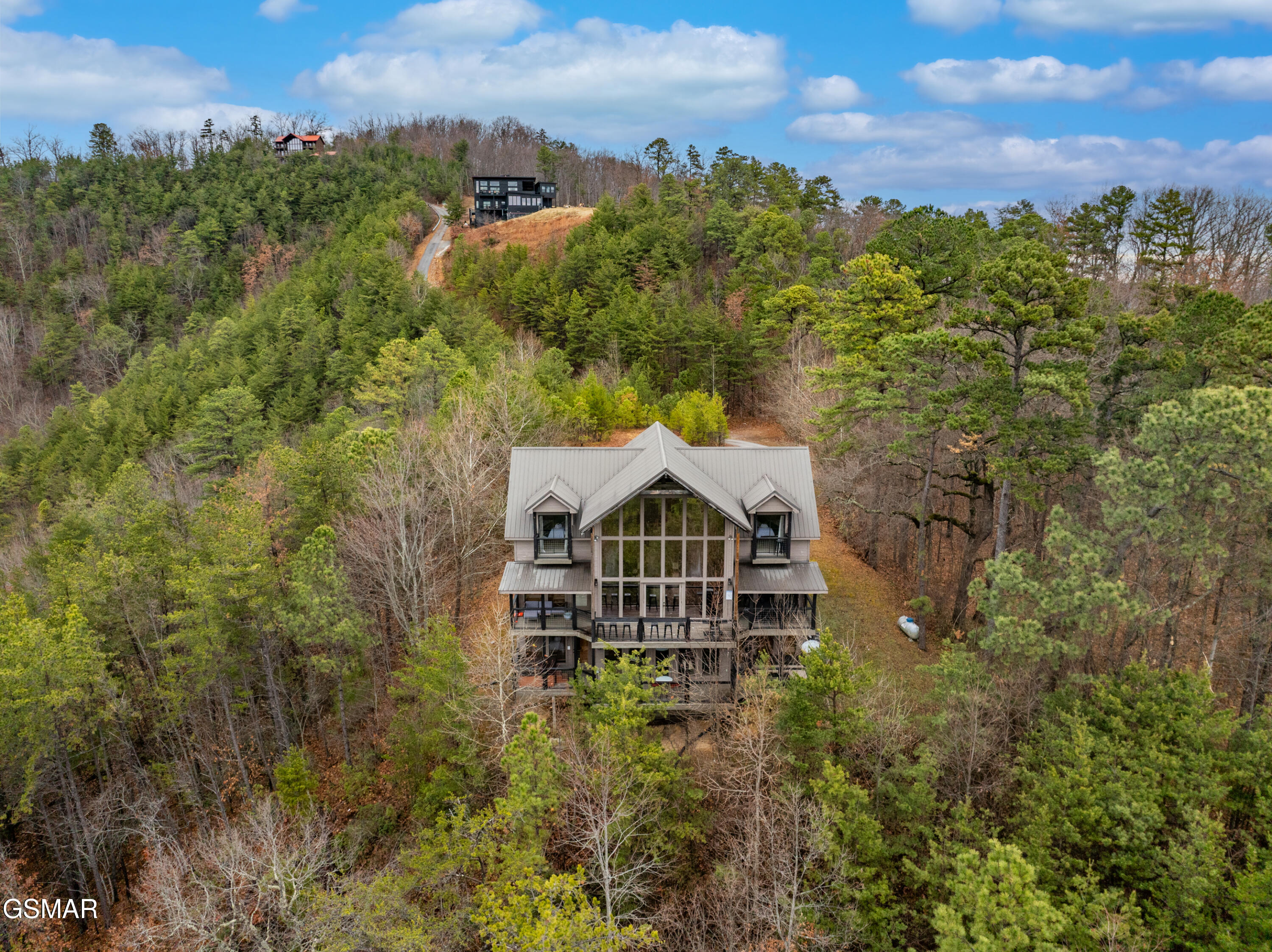 1118 Eagle Pointe Way Pigeon Forge TN 37863