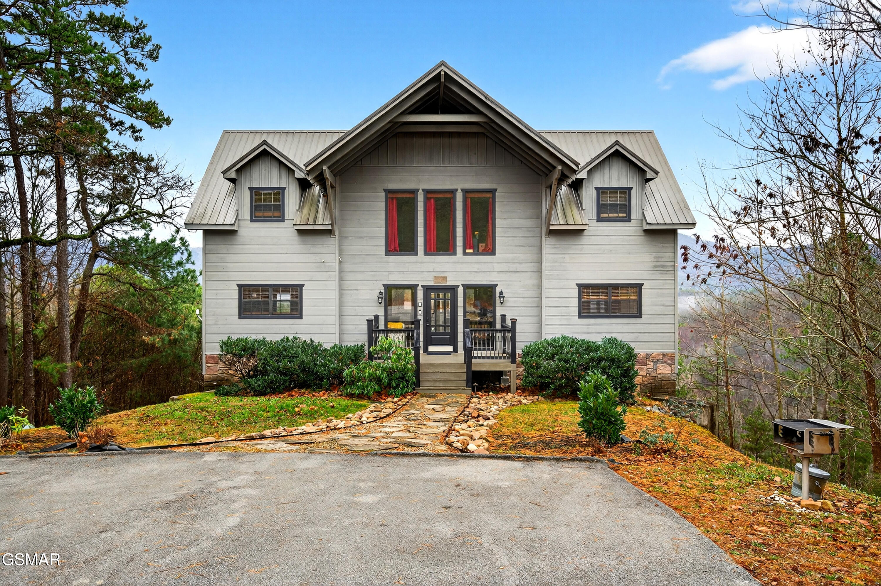 1118 Eagle Pointe Way Pigeon Forge TN 37863