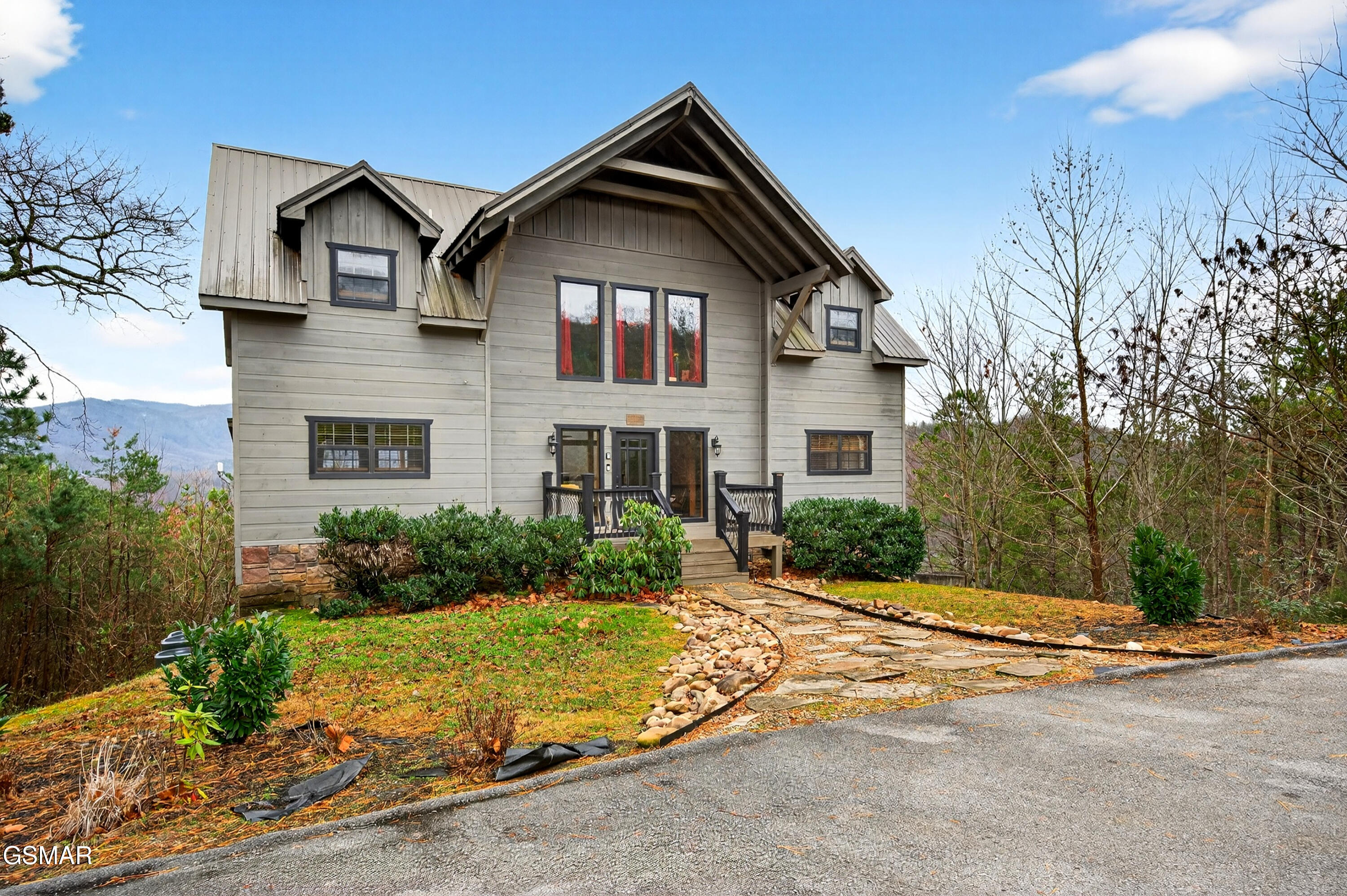 1118 Eagle Pointe Way Pigeon Forge TN 37863