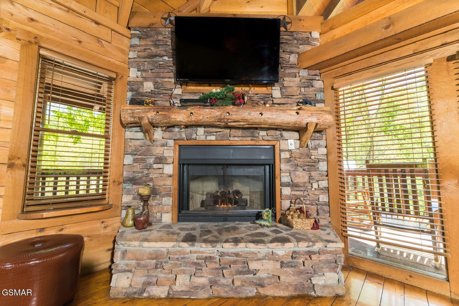 1009 Ravens Ford Way Sevierville TN 37876