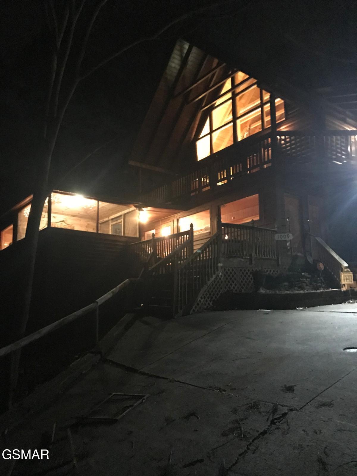 1009 Ravens Ford Way Sevierville TN 37876