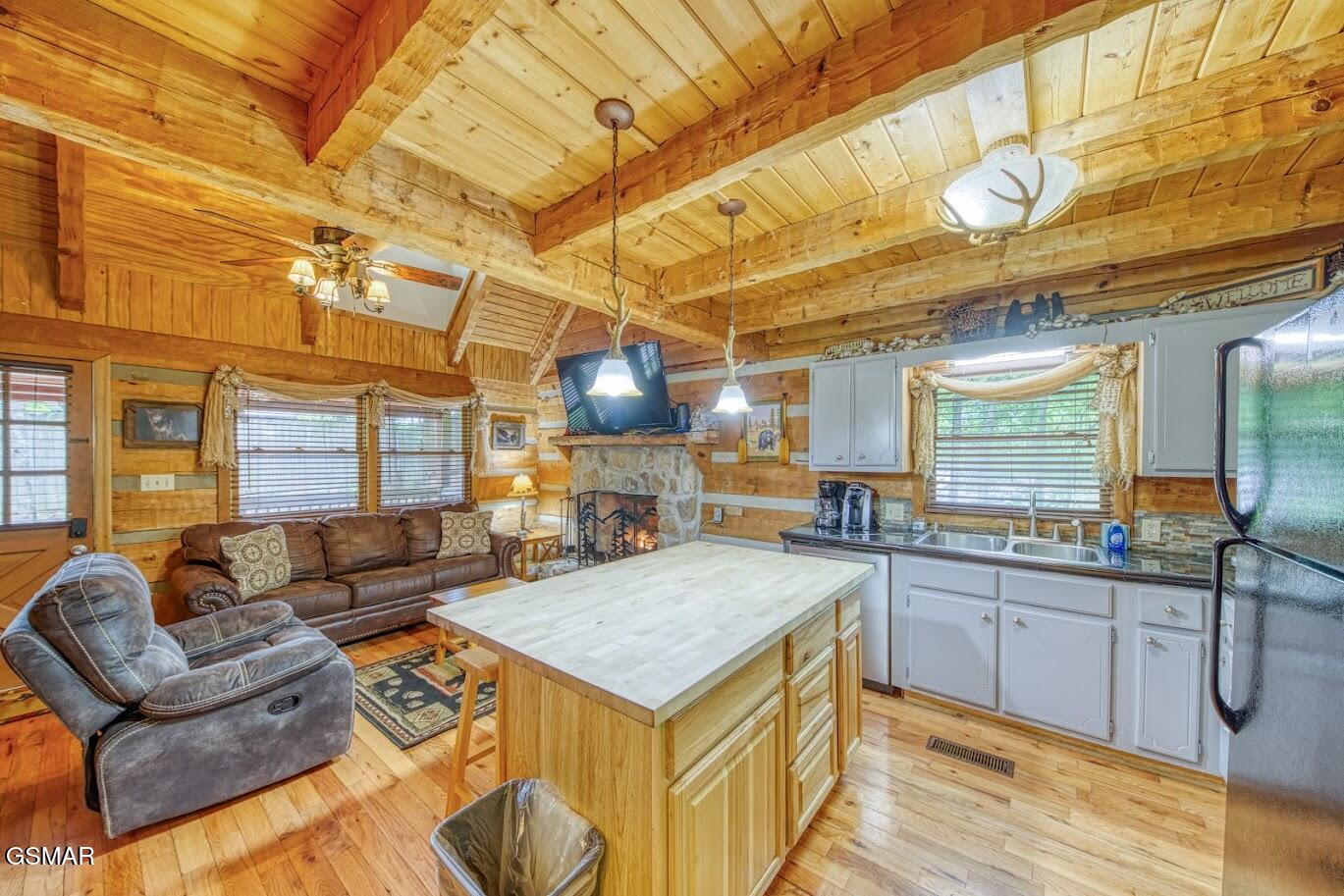 1136 E Foothills Drive Gatlinburg TN 37738