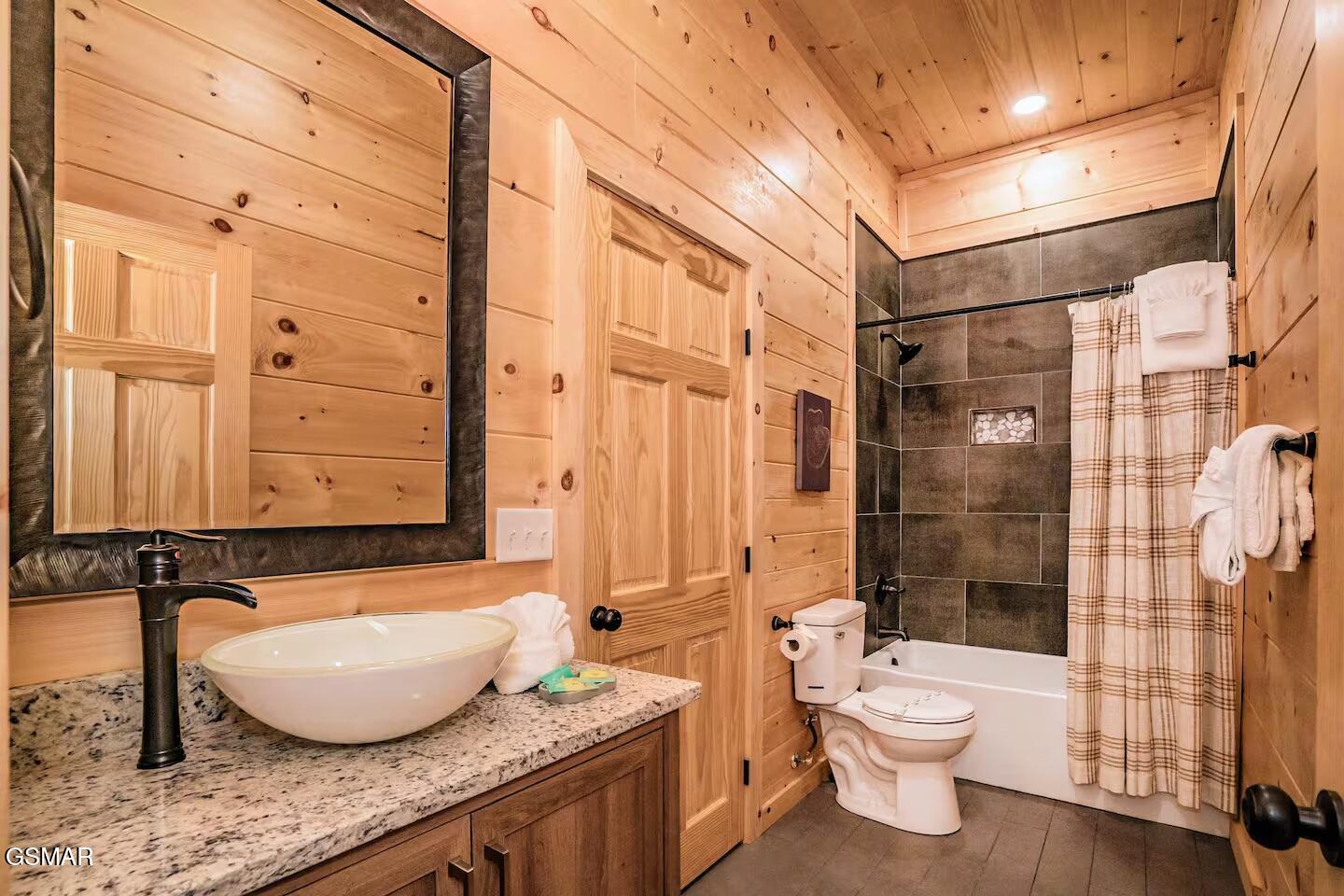 2818 Ridge Creek Circle Sevierville TN 37876