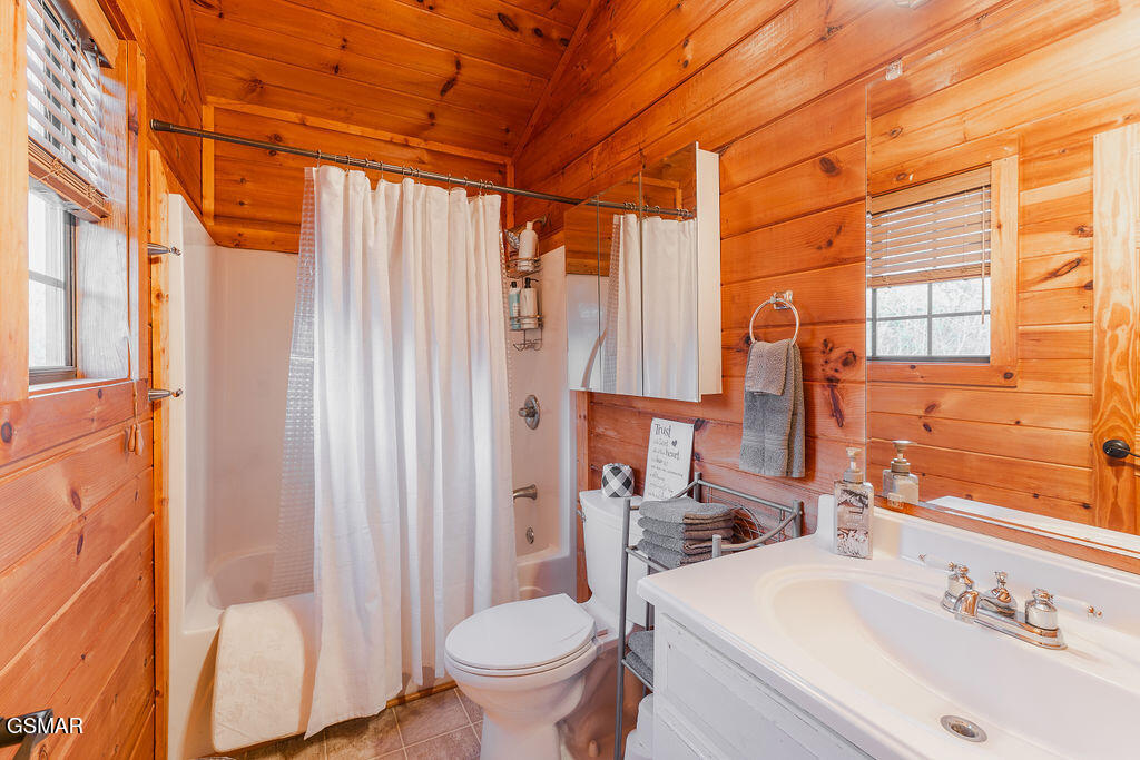 1220 Sugar Loaf Road Sevierville TN 37876
