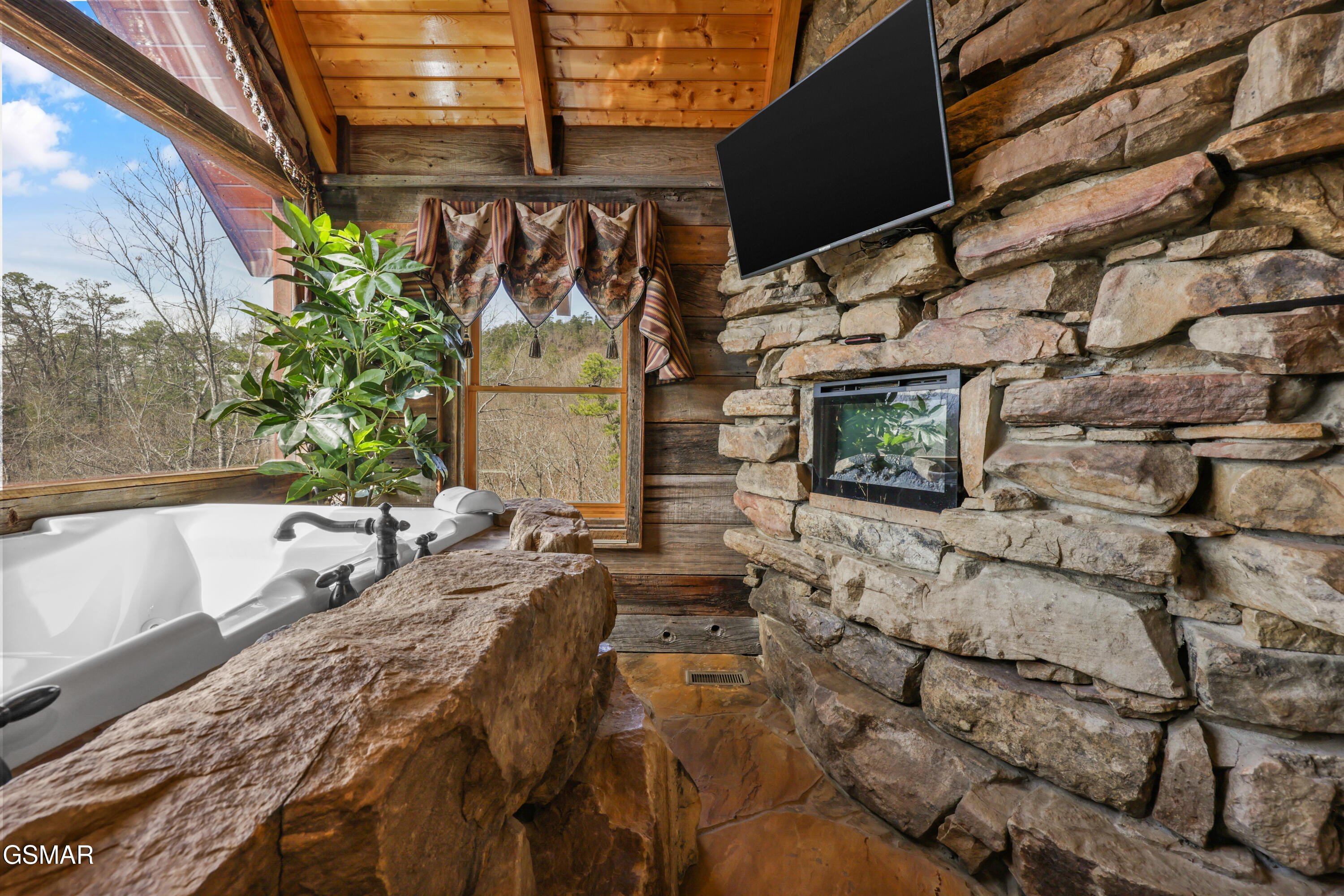 1960 E Mountain Way Sevierville TN 37876