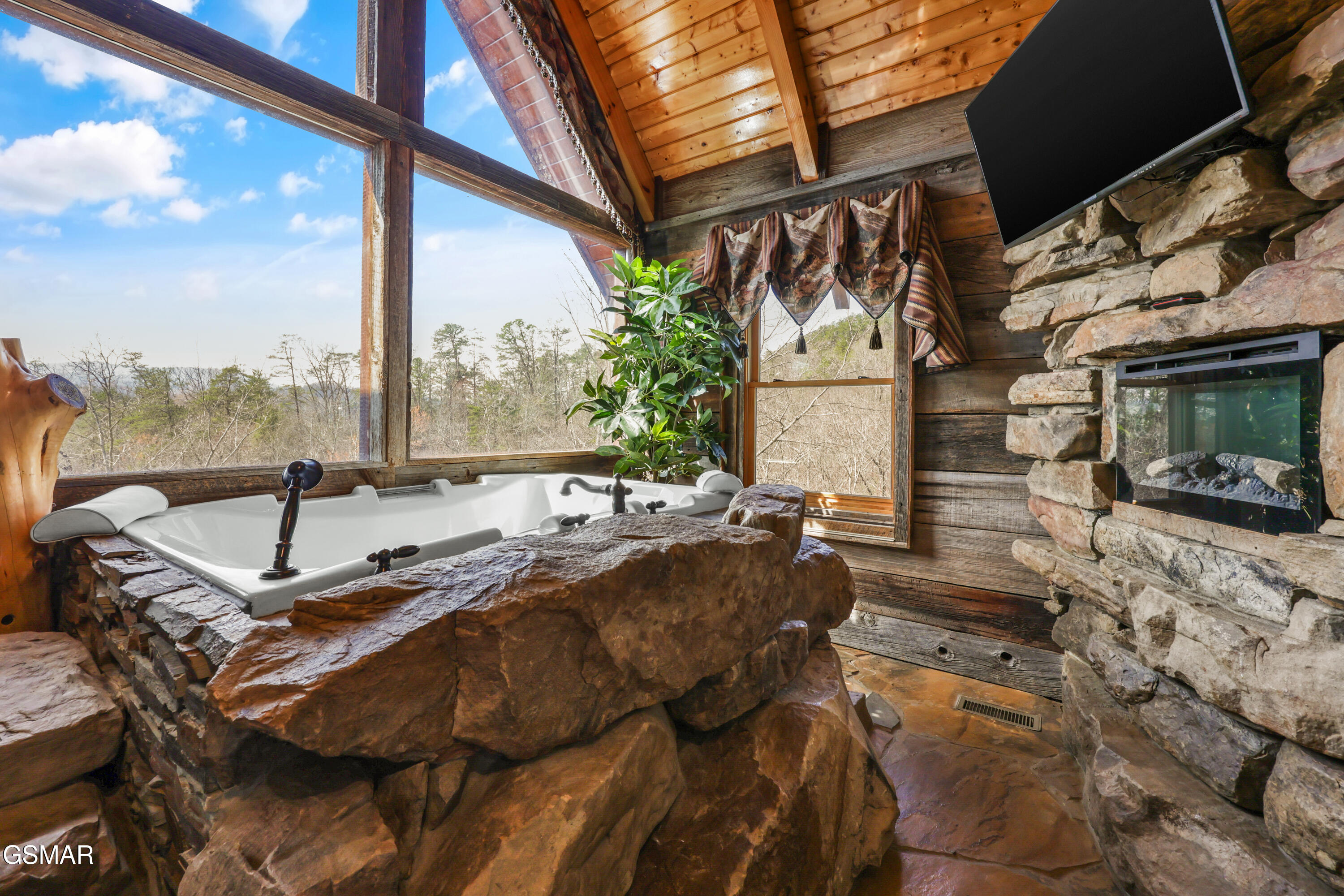 1960 E Mountain Way Sevierville TN 37876