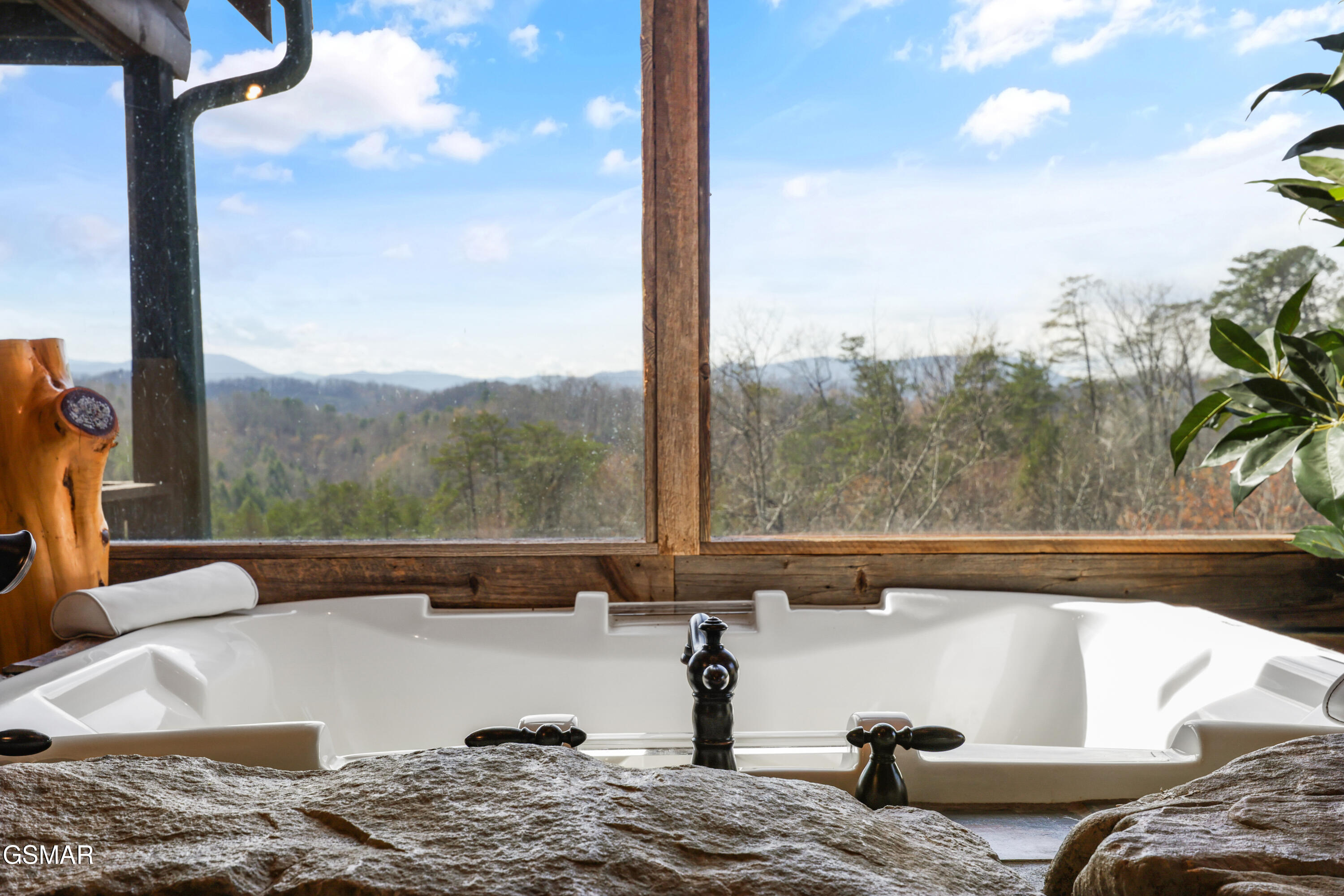 1960 E Mountain Way Sevierville TN 37876