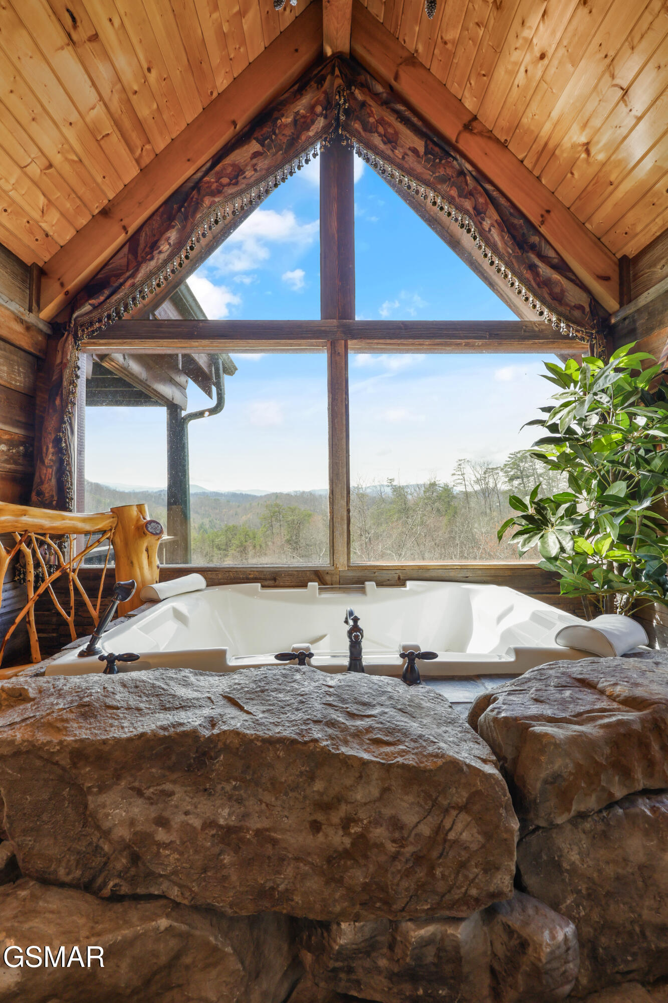 1960 E Mountain Way Sevierville TN 37876