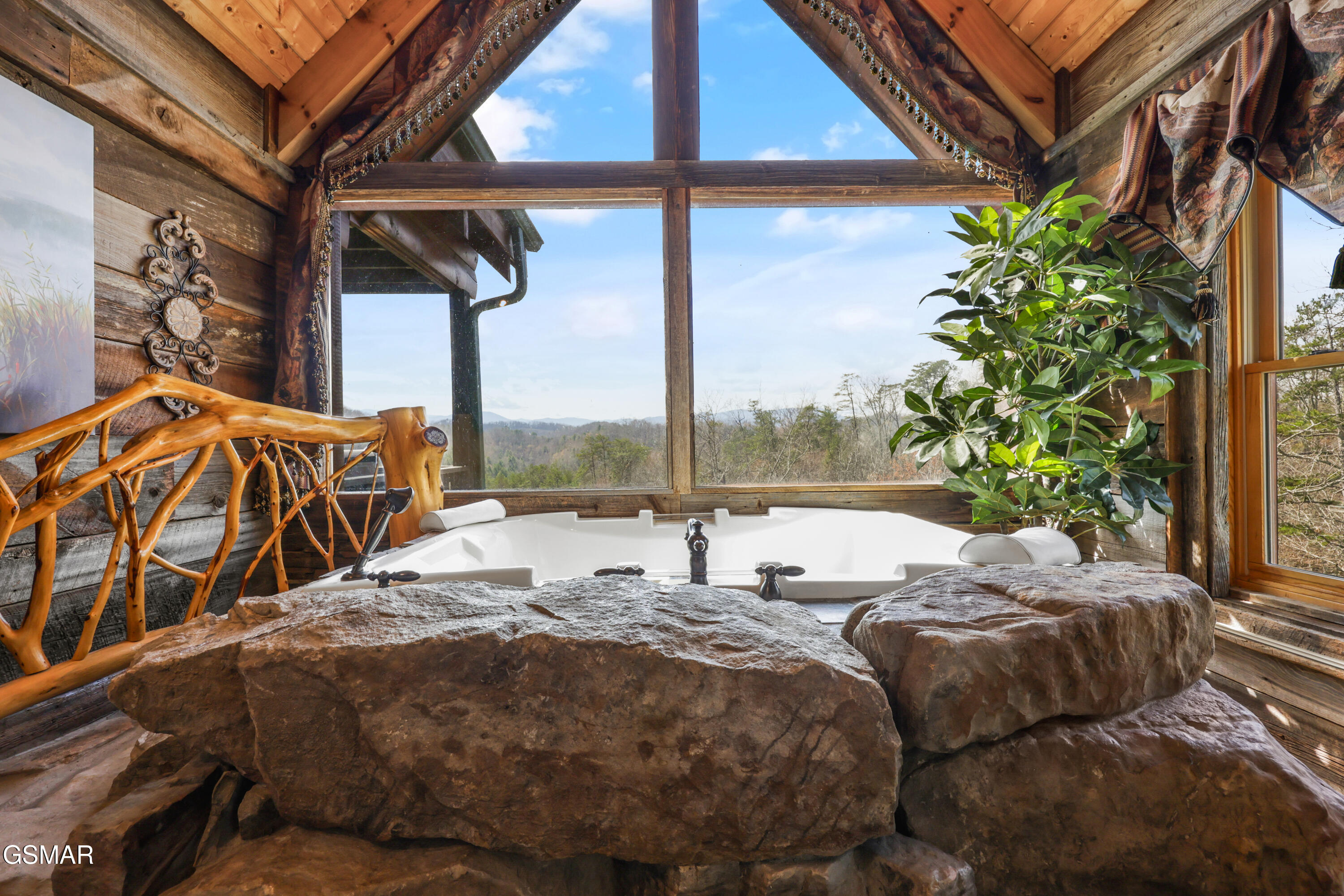 1960 E Mountain Way Sevierville TN 37876