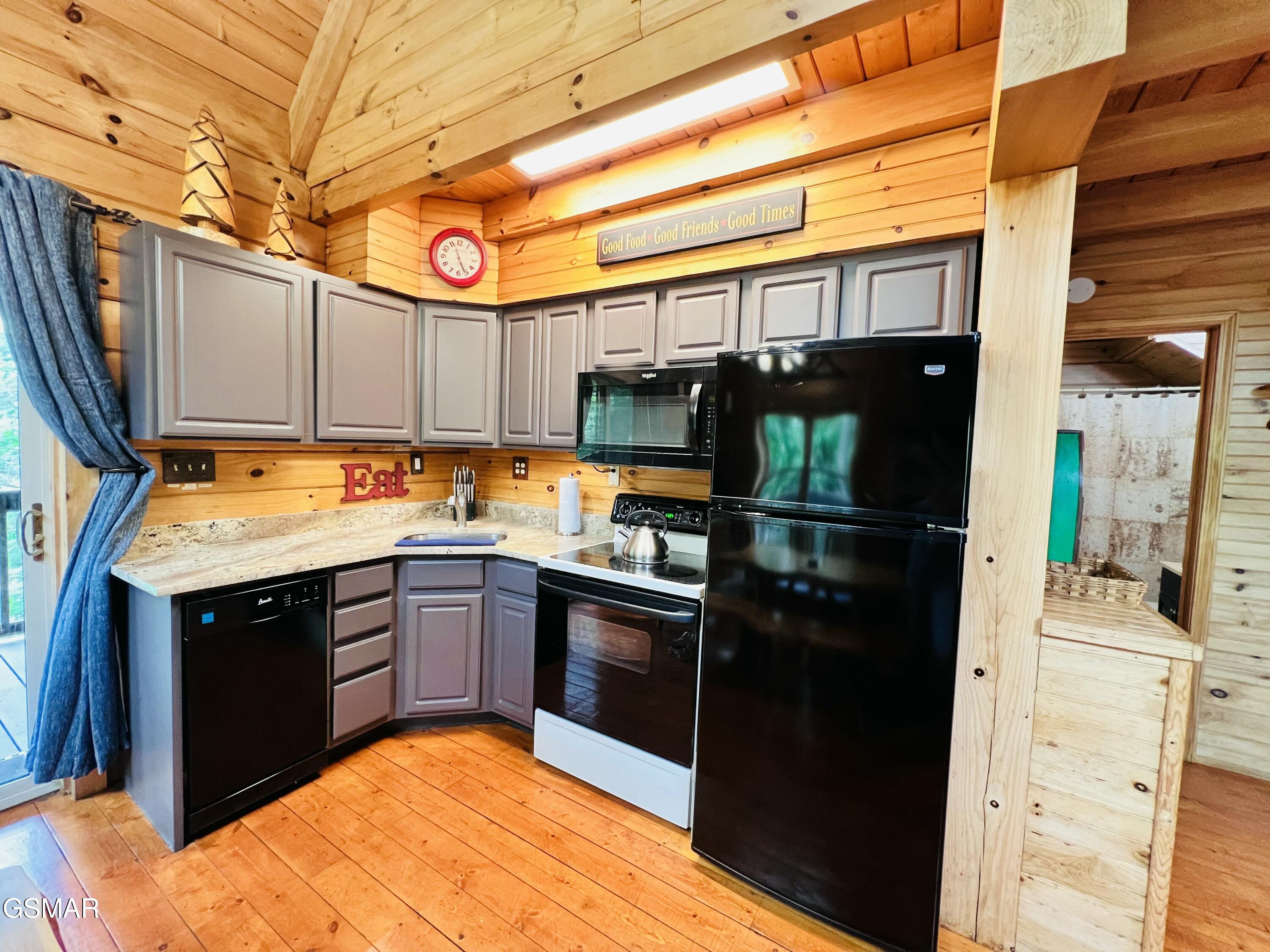 2527 Raccoon Hollow Way Sevierville TN 37862