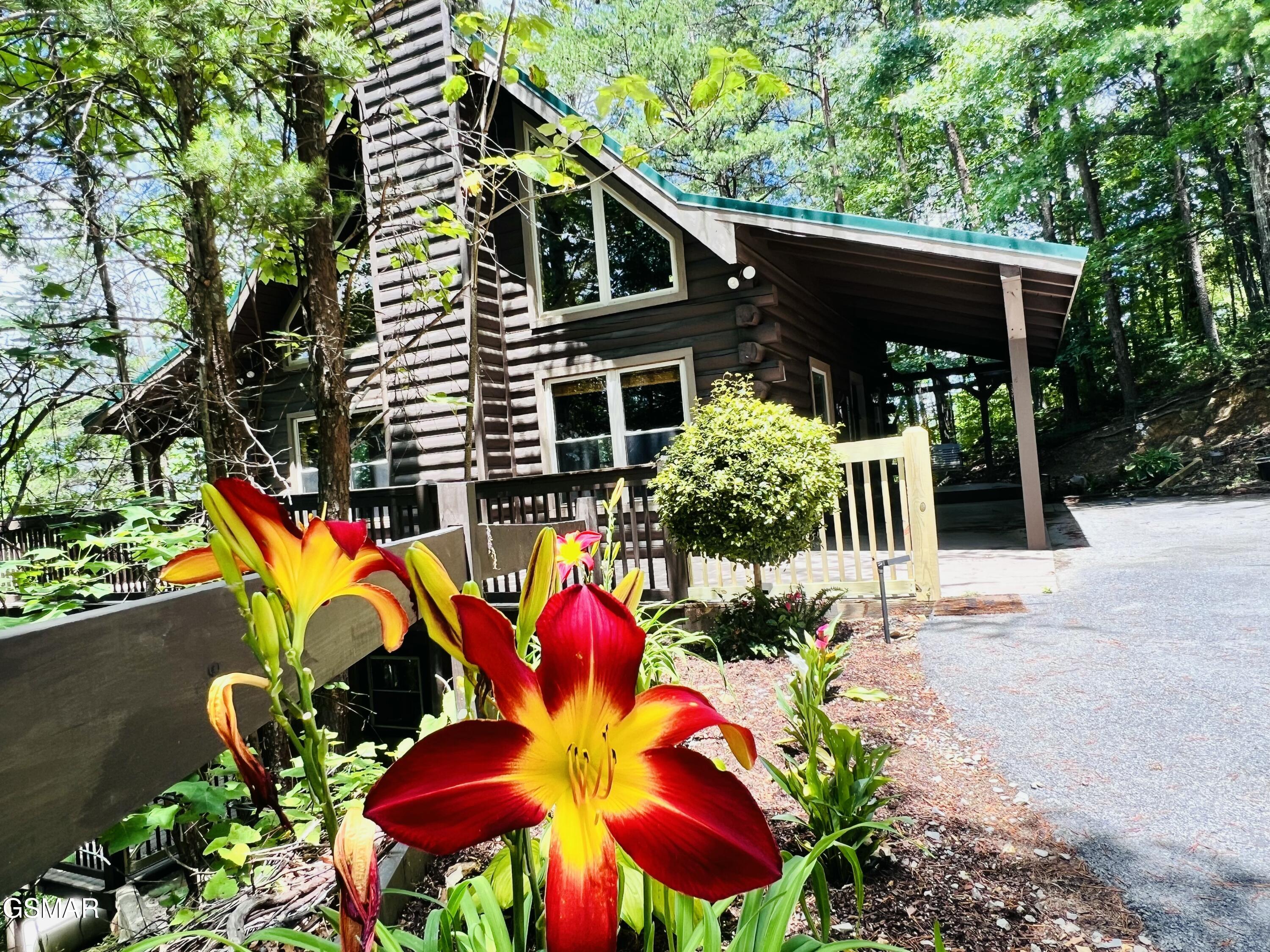 2527 Raccoon Hollow Way Sevierville TN 37862