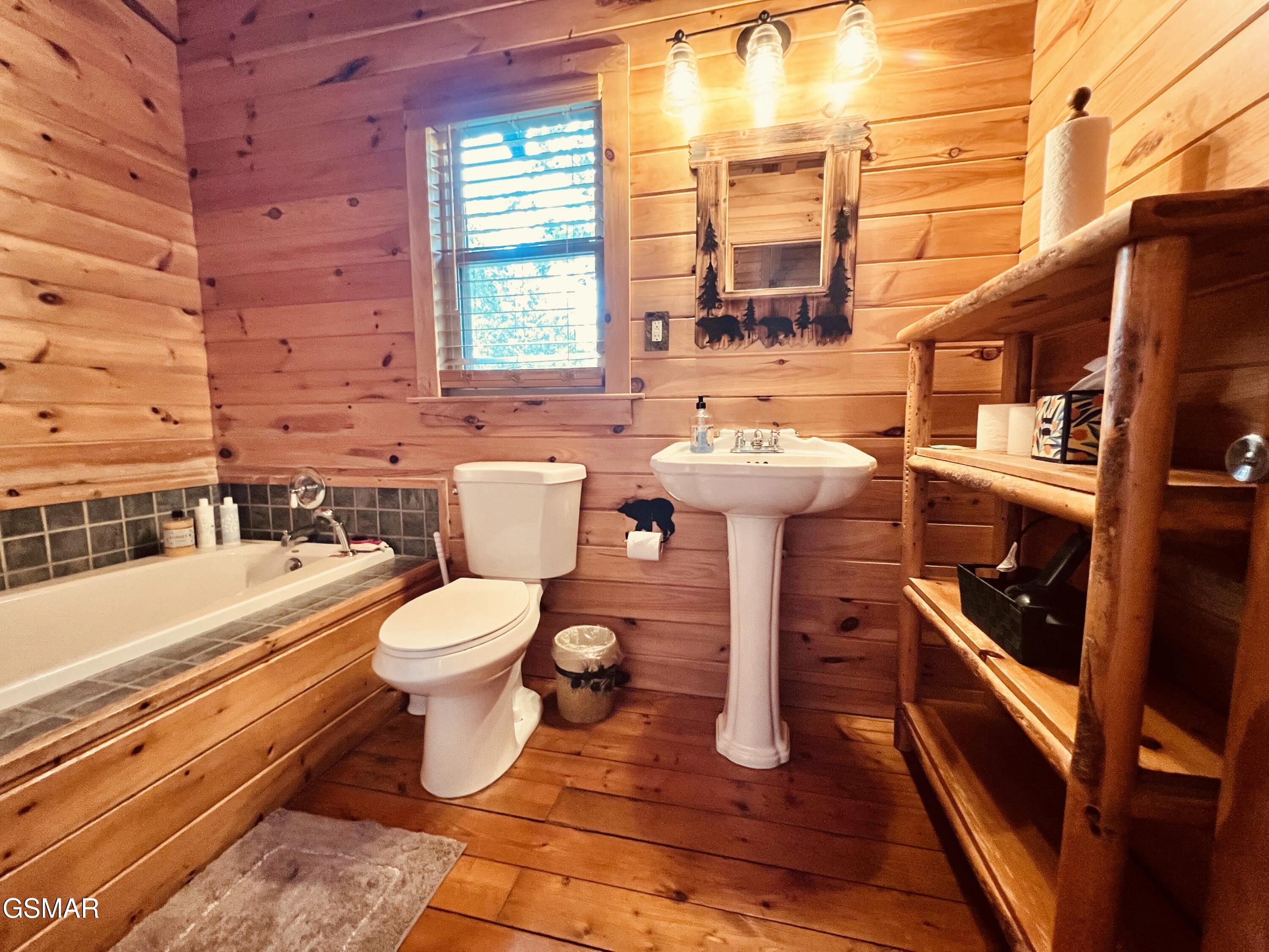 2527 Raccoon Hollow Way Sevierville TN 37862