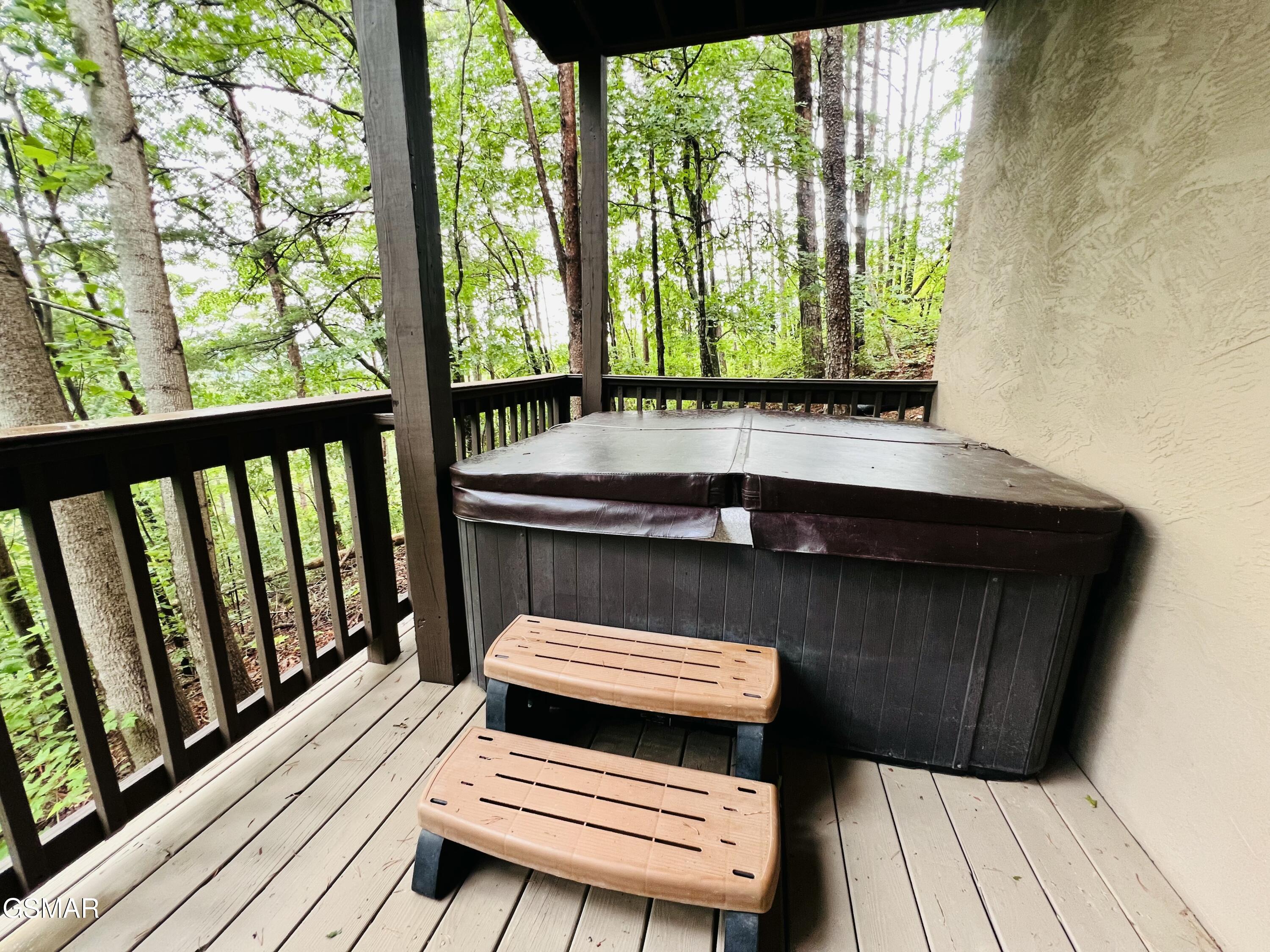 2527 Raccoon Hollow Way Sevierville TN 37862