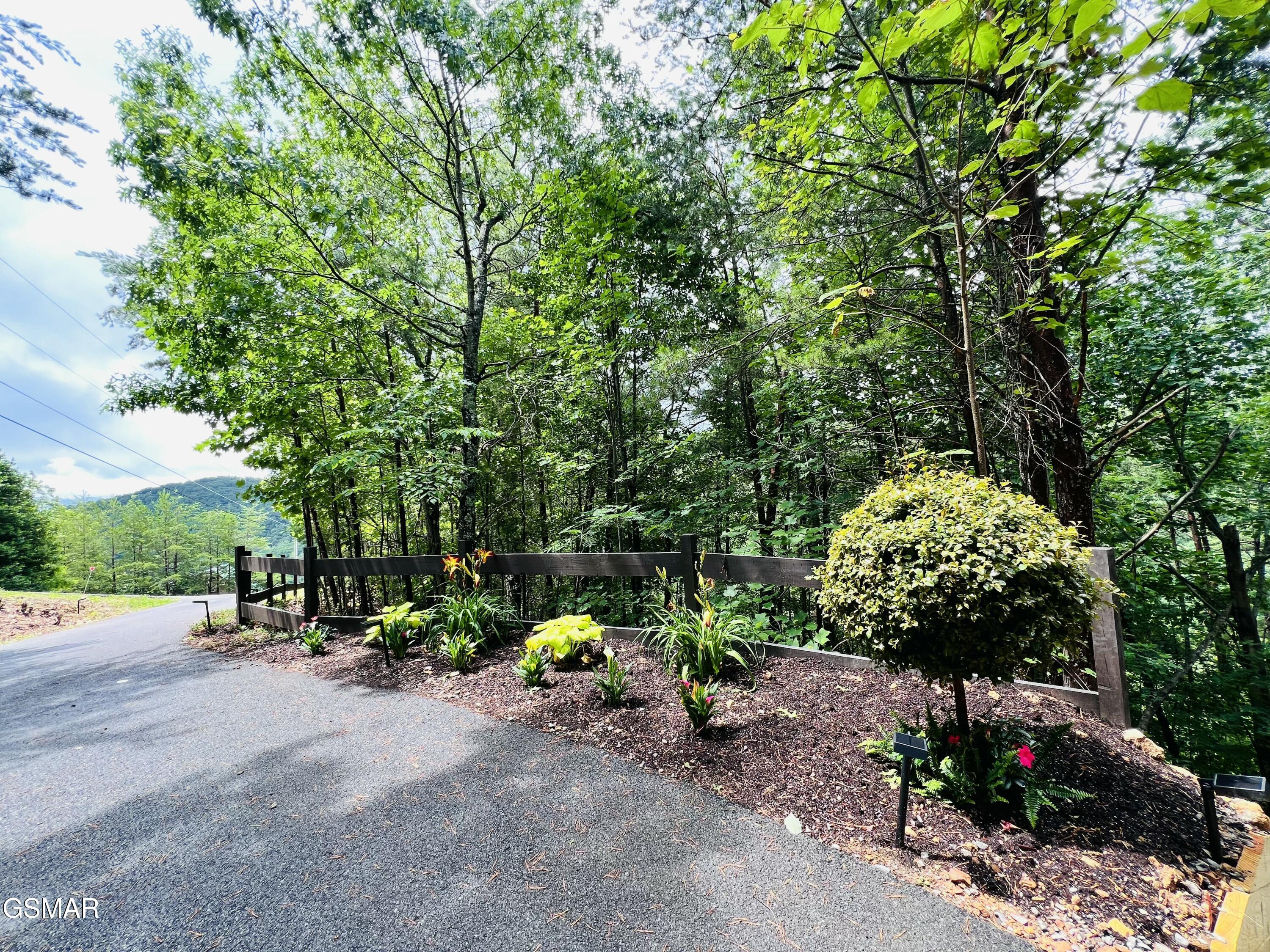 2527 Raccoon Hollow Way Sevierville TN 37862