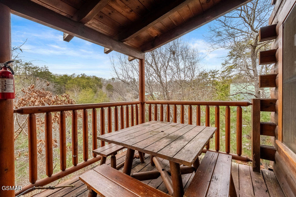 3306 Kestrel Way Pigeon Forge TN 37863