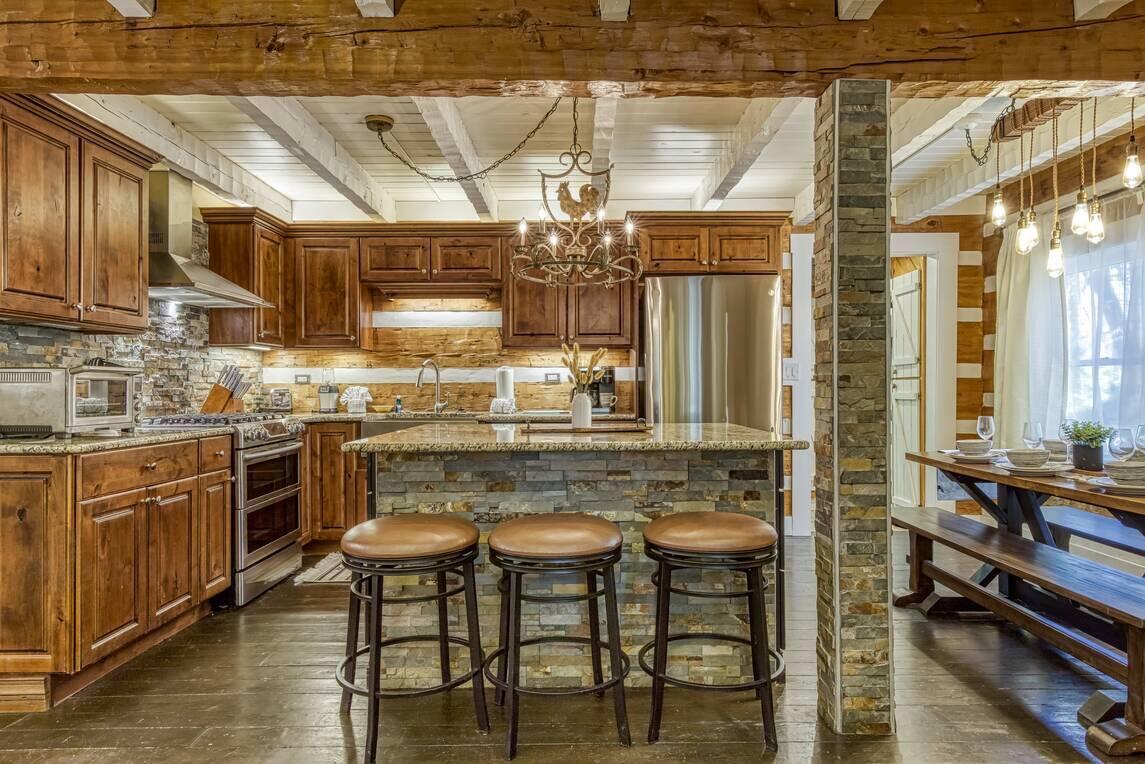 2440 Paradise Falls Way Sevierville TN 37862