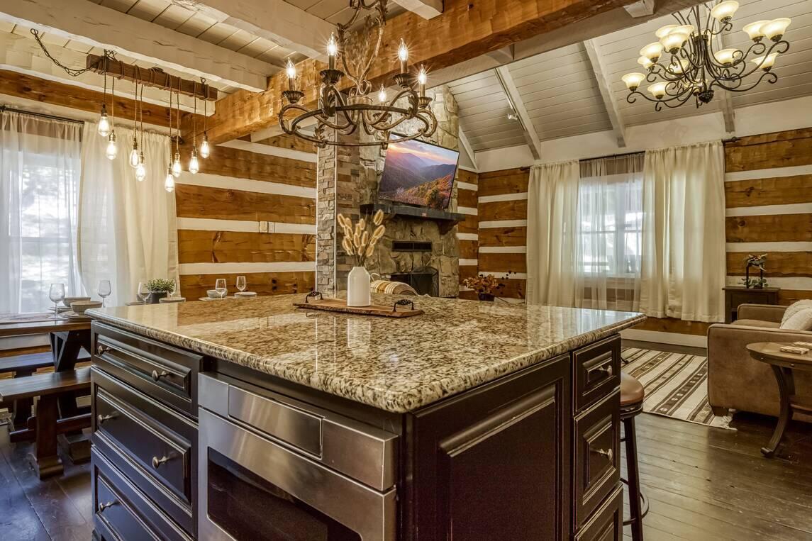 2440 Paradise Falls Way Sevierville TN 37862