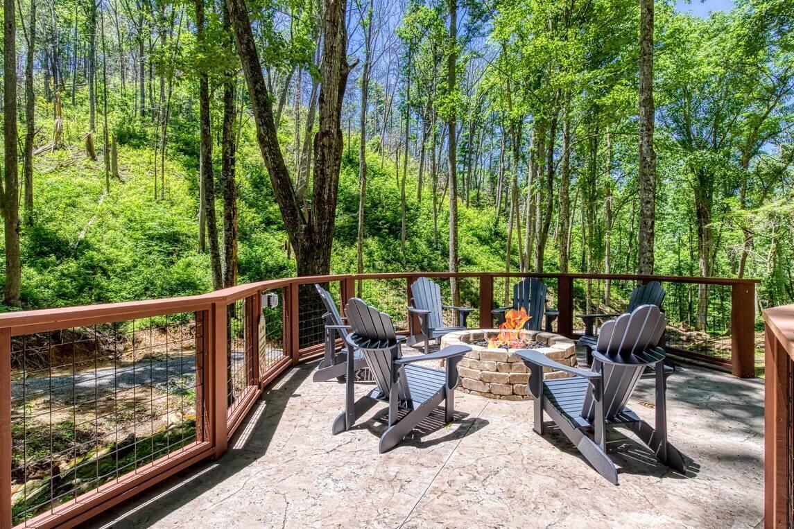 2440 Paradise Falls Way Sevierville TN 37862