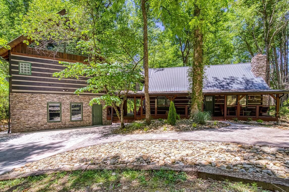 2440 Paradise Falls Way Sevierville TN 37862