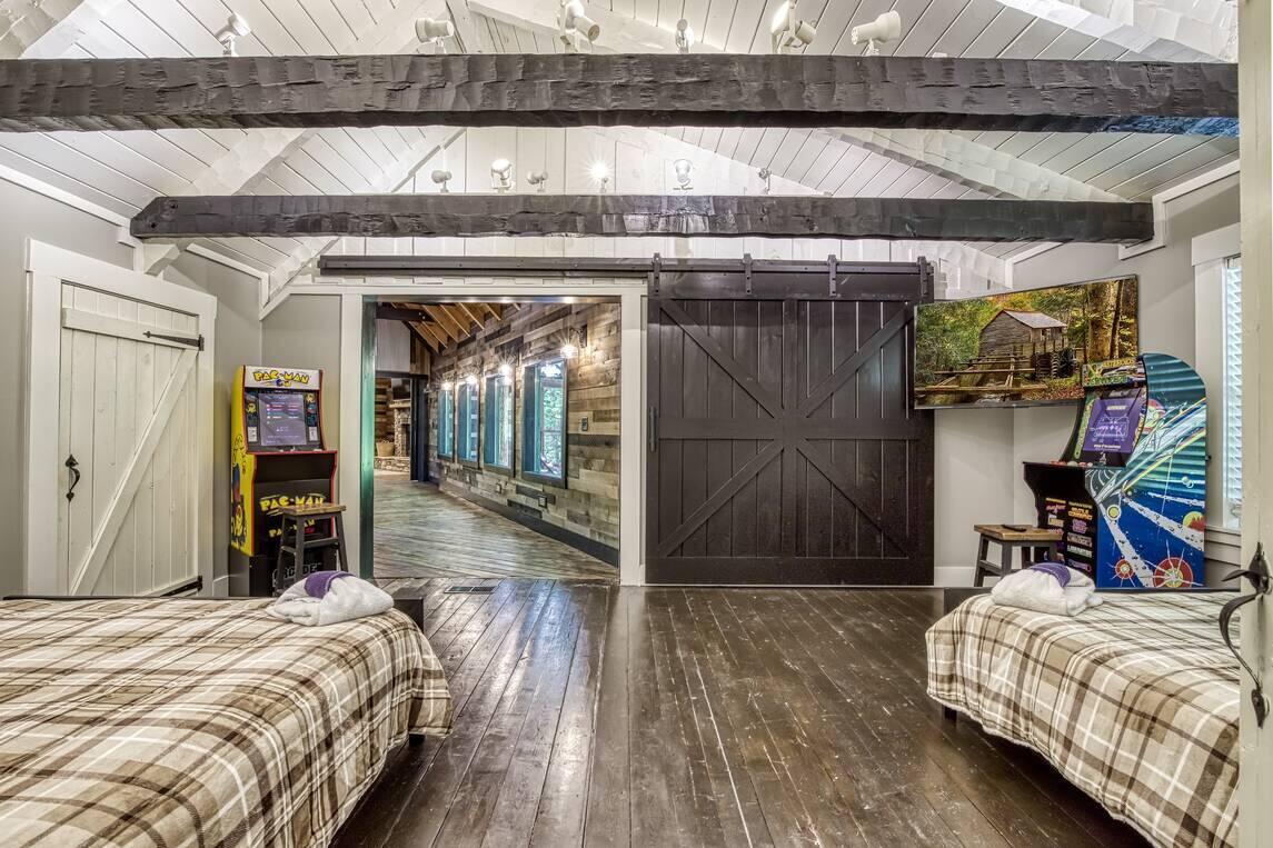 2440 Paradise Falls Way Sevierville TN 37862