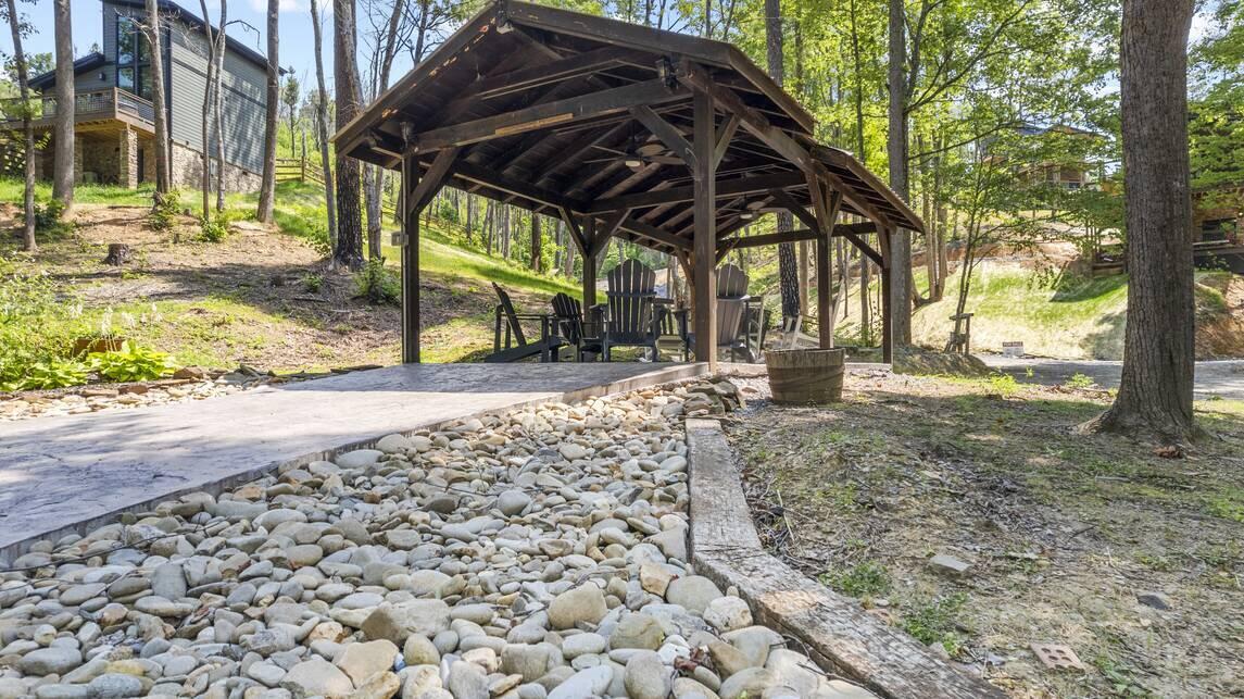 2440 Paradise Falls Way Sevierville TN 37862