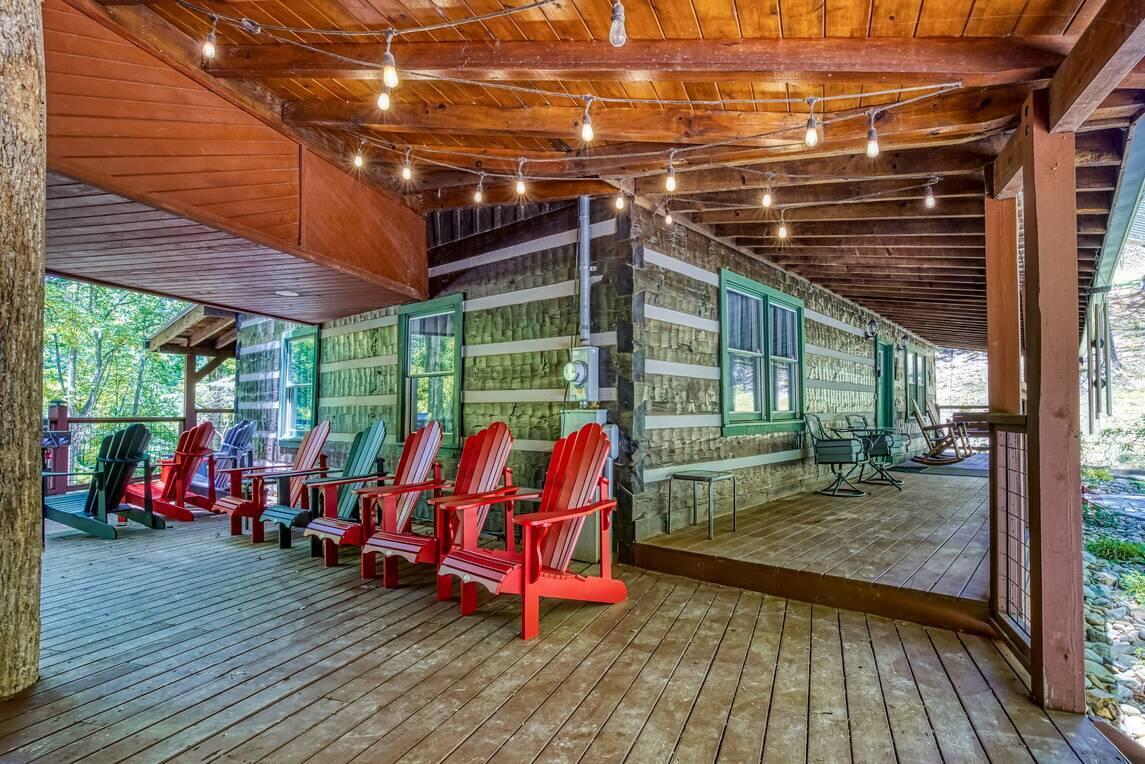 2440 Paradise Falls Way Sevierville TN 37862