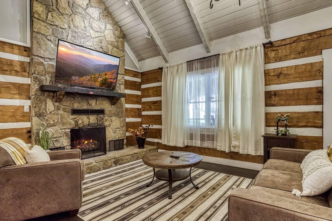2440 Paradise Falls Way Sevierville TN 37862