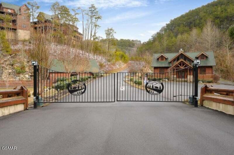 2034 Bear Haven Way Sevierville TN 37876
