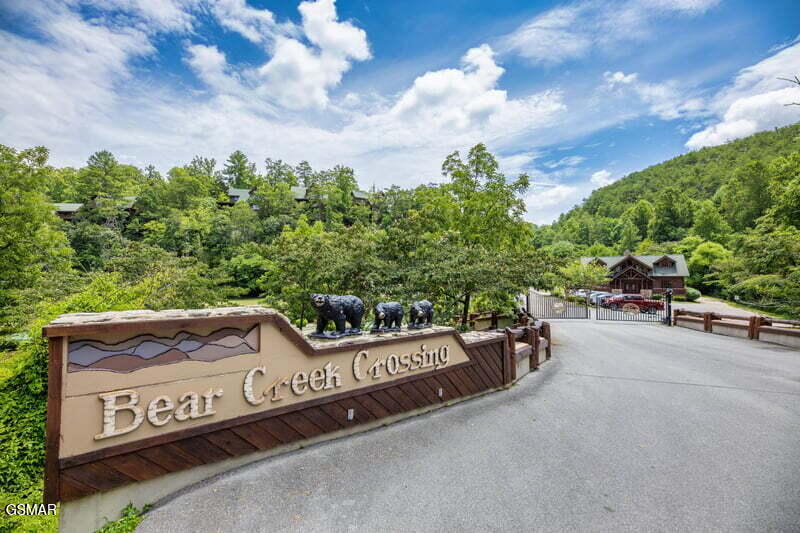 2034 Bear Haven Way Sevierville TN 37876