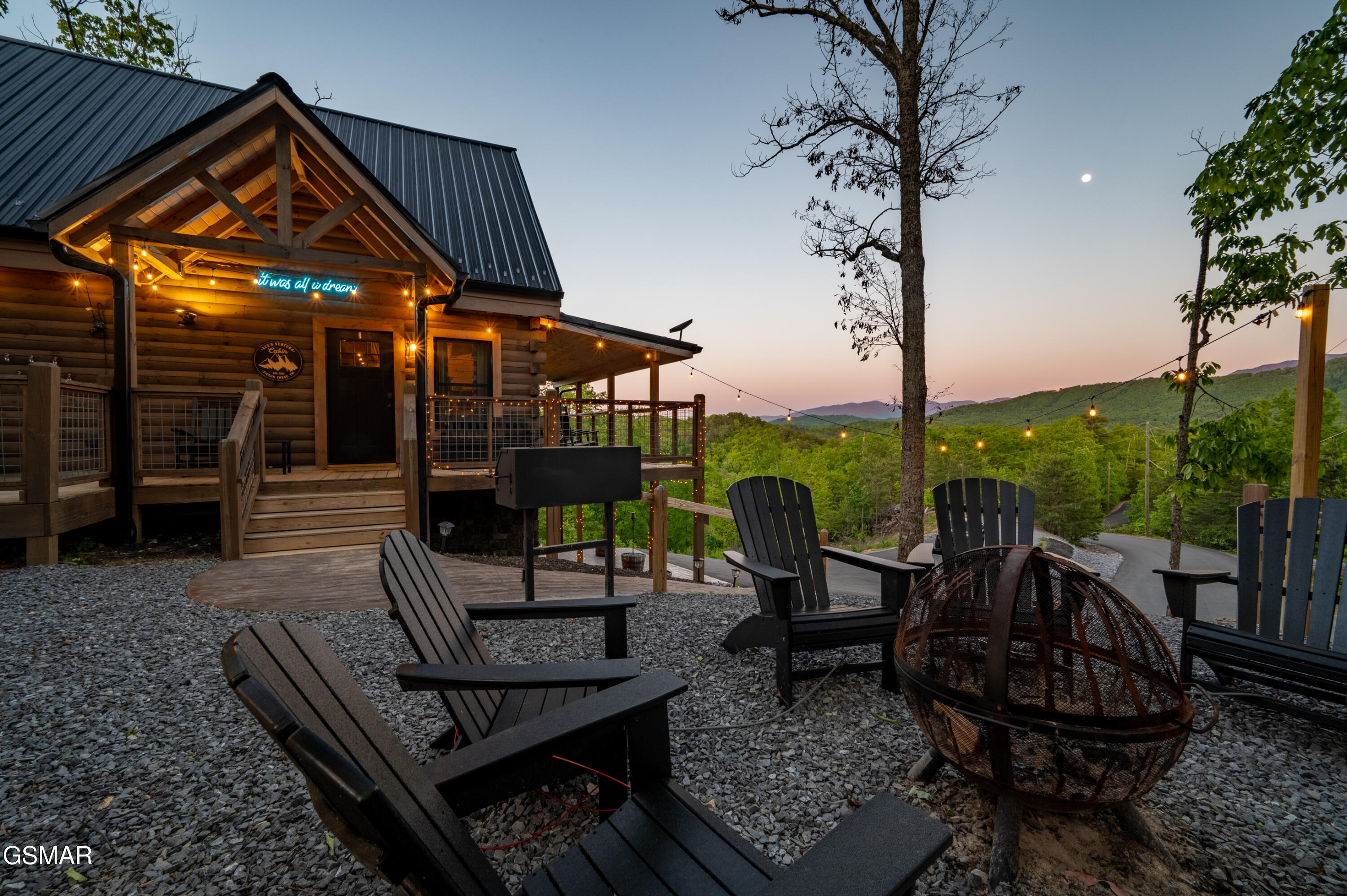 1606 Dove Wing Way Sevierville TN 37862