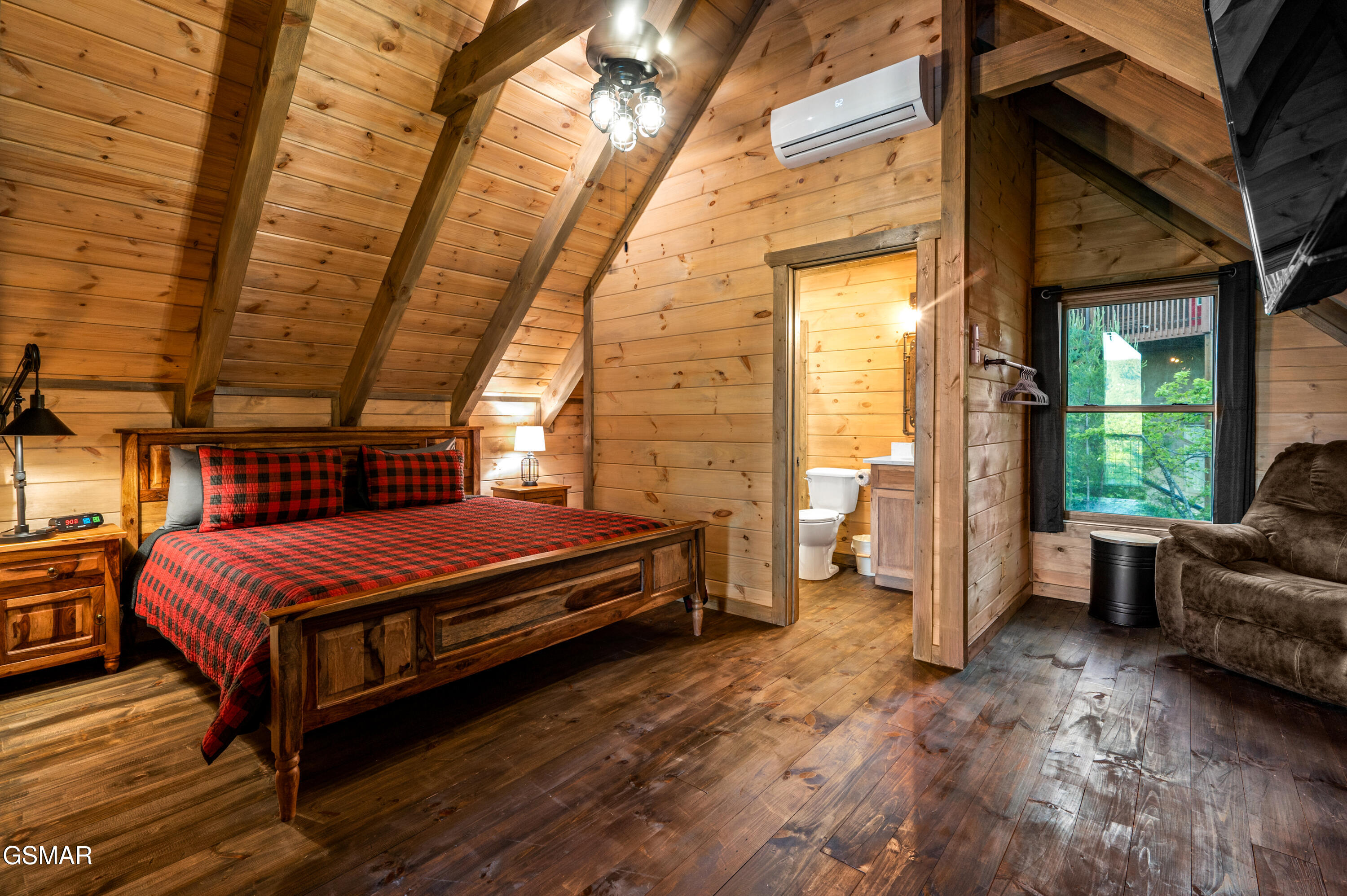 1606 Dove Wing Way Sevierville TN 37862