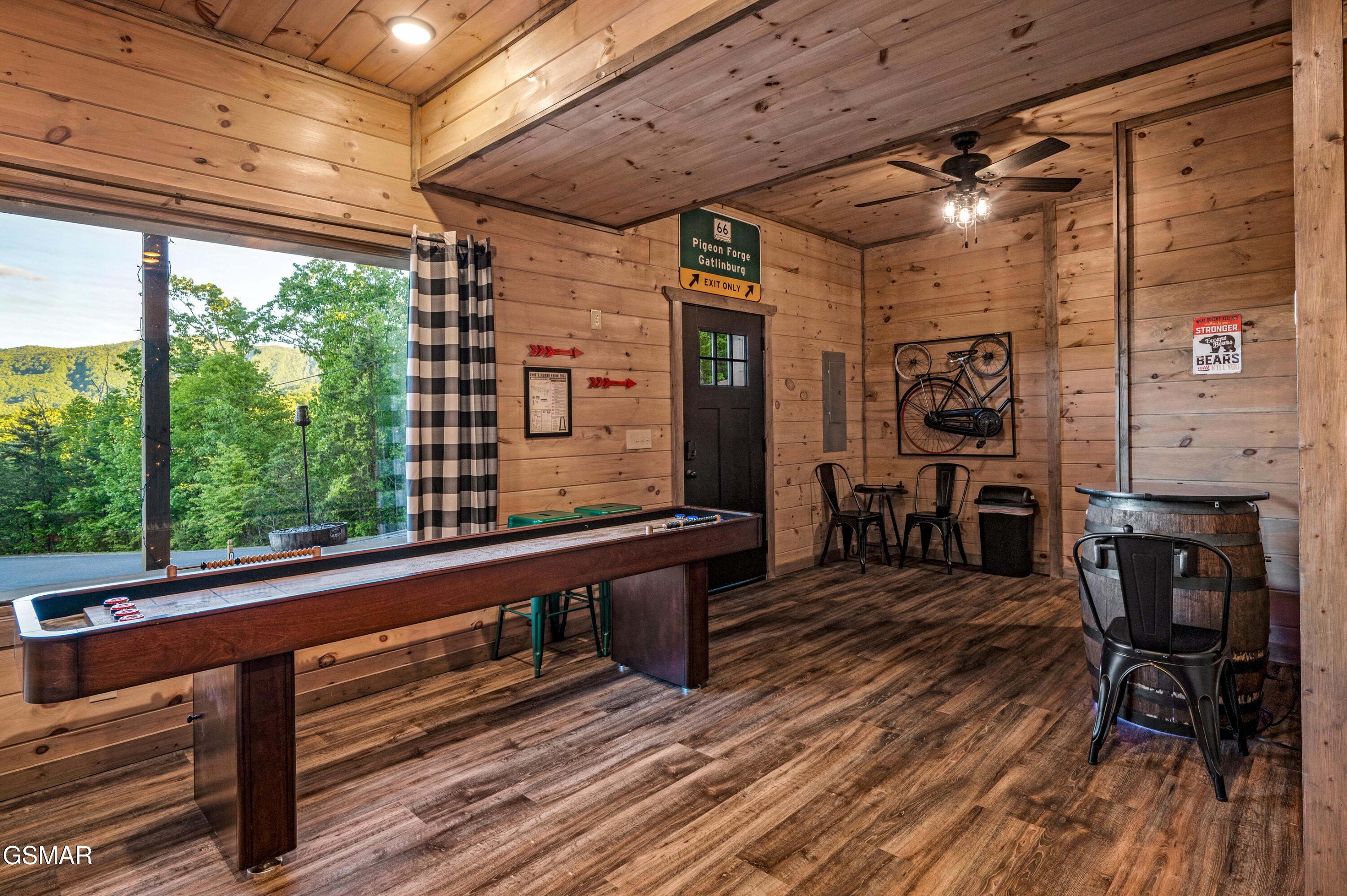 1606 Dove Wing Way Sevierville TN 37862