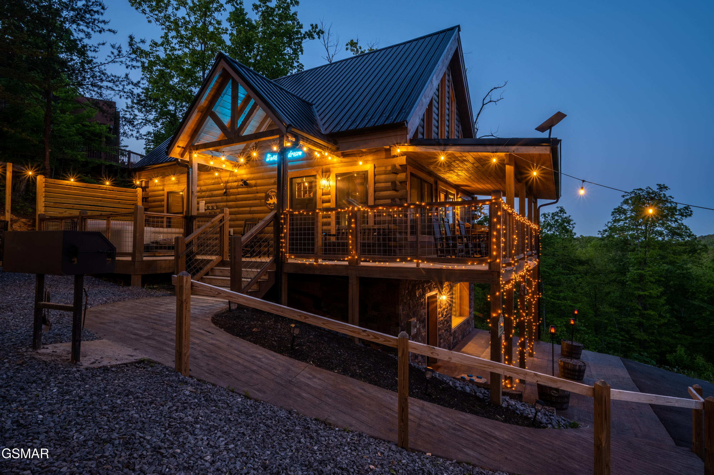 1606 Dove Wing Way Sevierville TN 37862