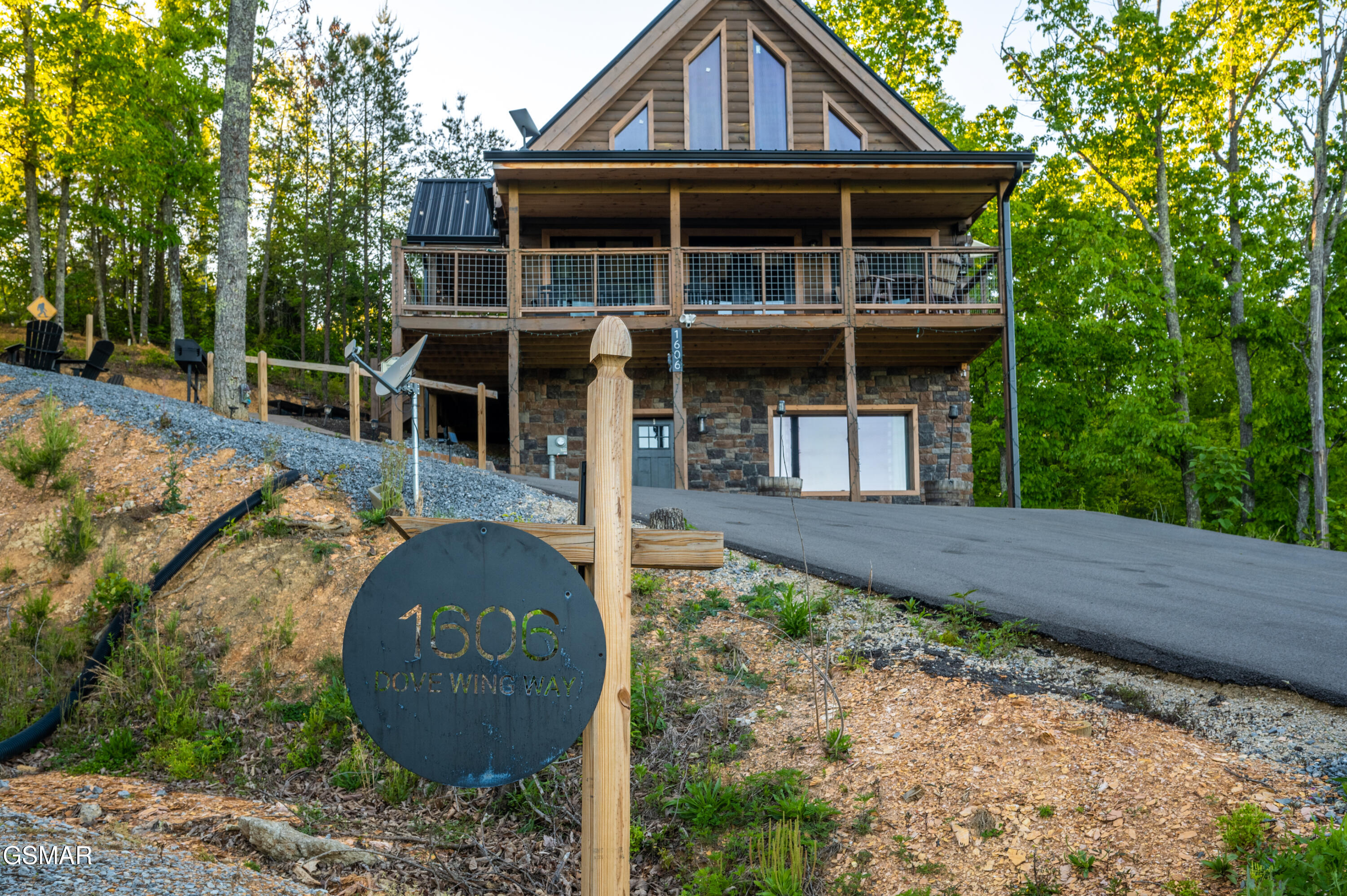 1606 Dove Wing Way Sevierville TN 37862