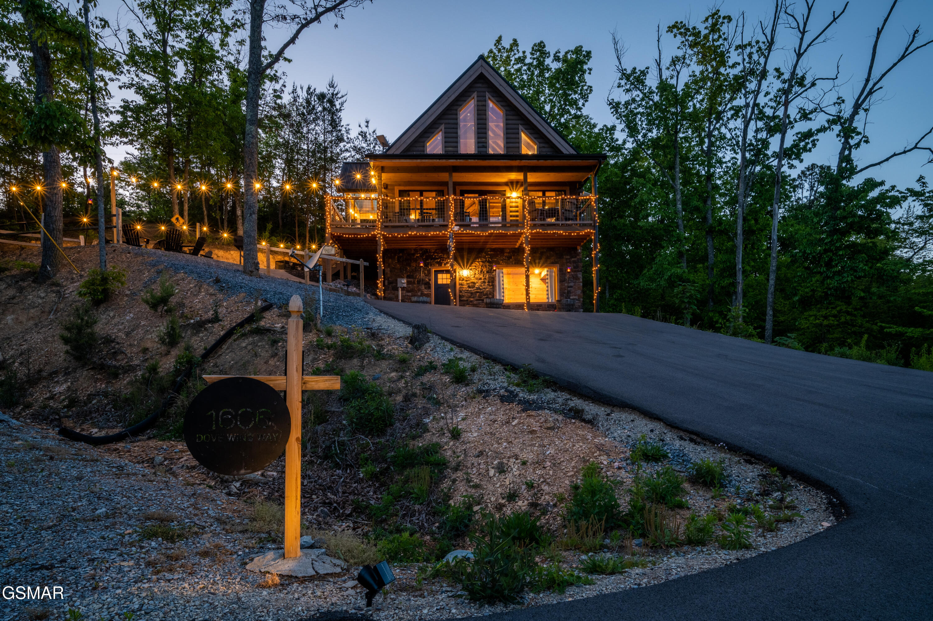 1606 Dove Wing Way Sevierville TN 37862