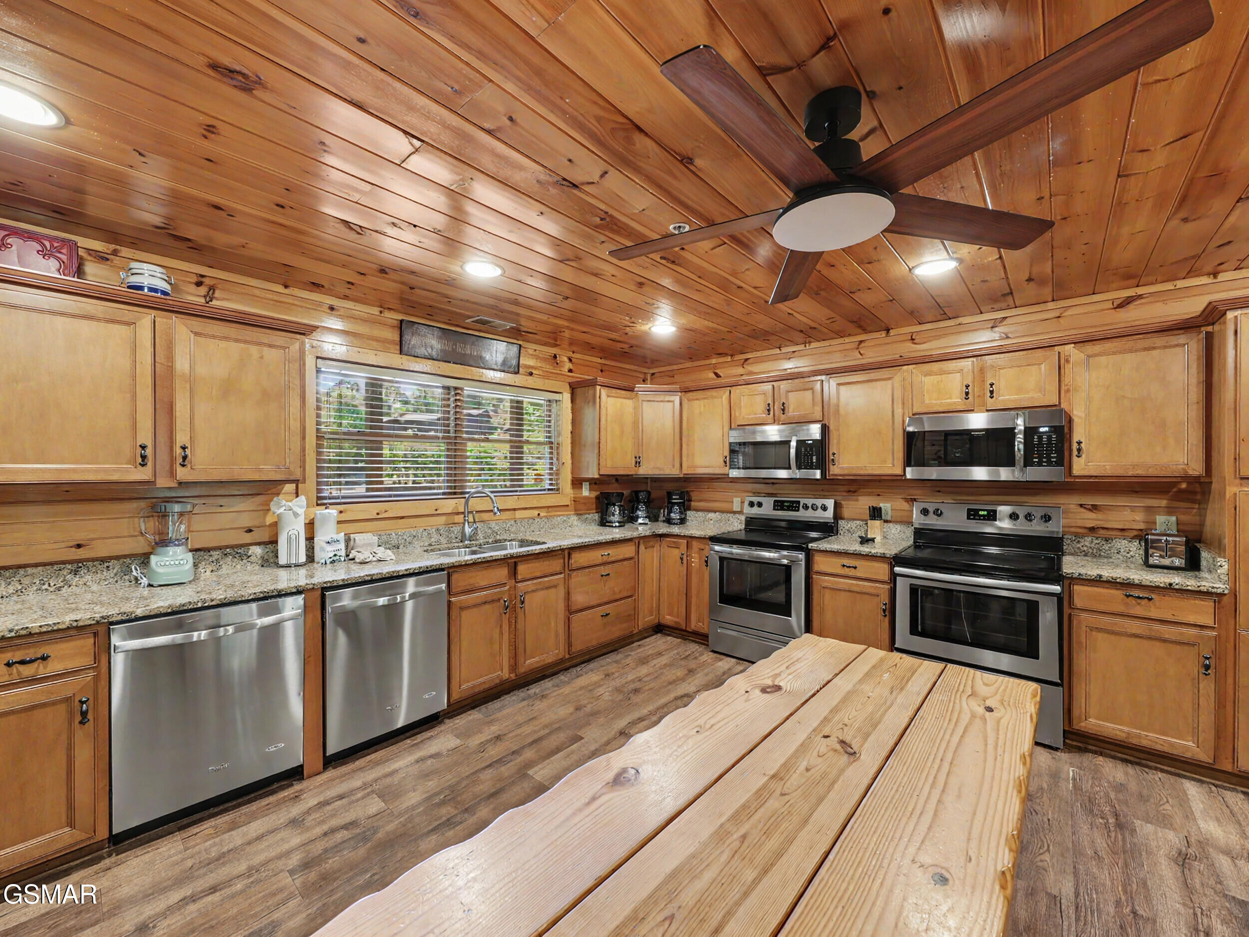 805 Spirit Loop Way Gatlinburg TN 37738