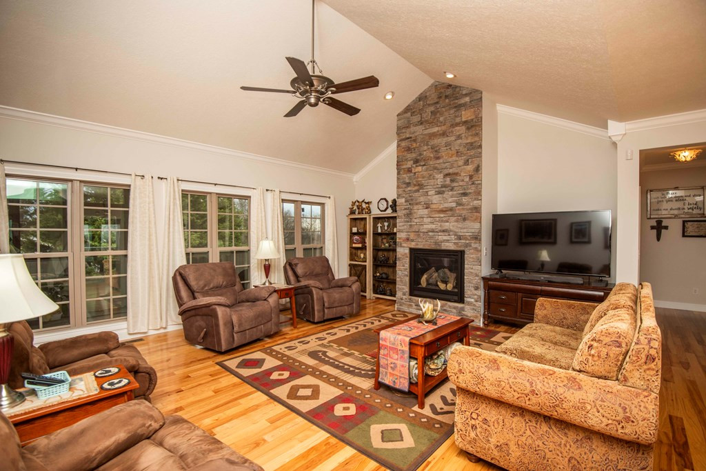 1435 Instrumental Avenue Sevierville TN 37876