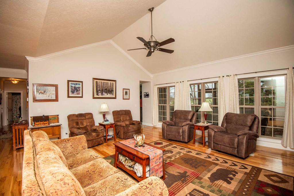 1435 Instrumental Avenue Sevierville TN 37876