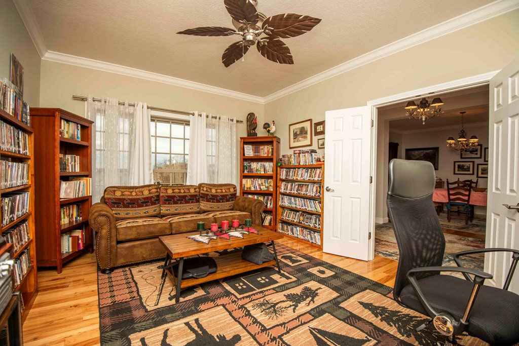 1435 Instrumental Avenue Sevierville TN 37876
