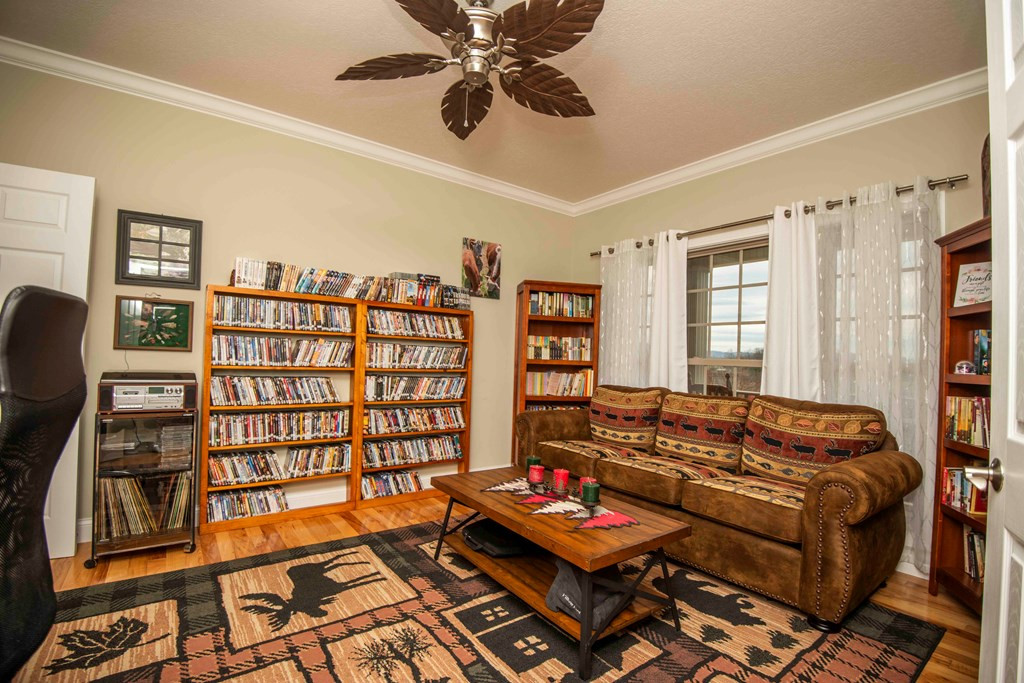 1435 Instrumental Avenue Sevierville TN 37876