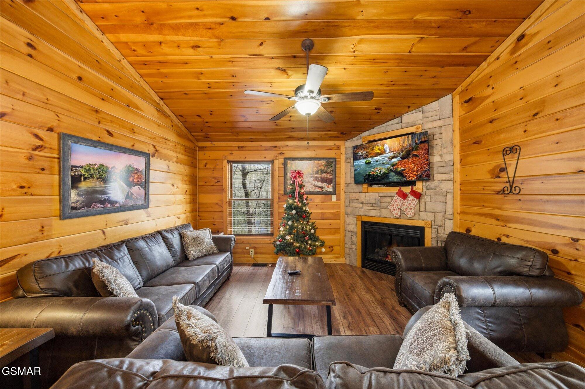 625 Gatlinburg Falls Way Gatlinburg TN 37738