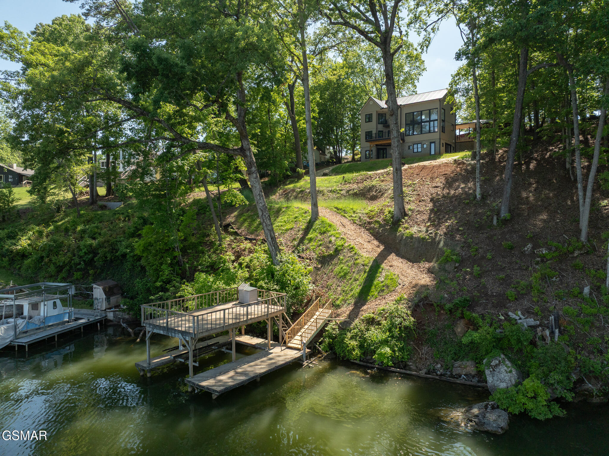4042 Riverpoint Way Louisville TN 37777
