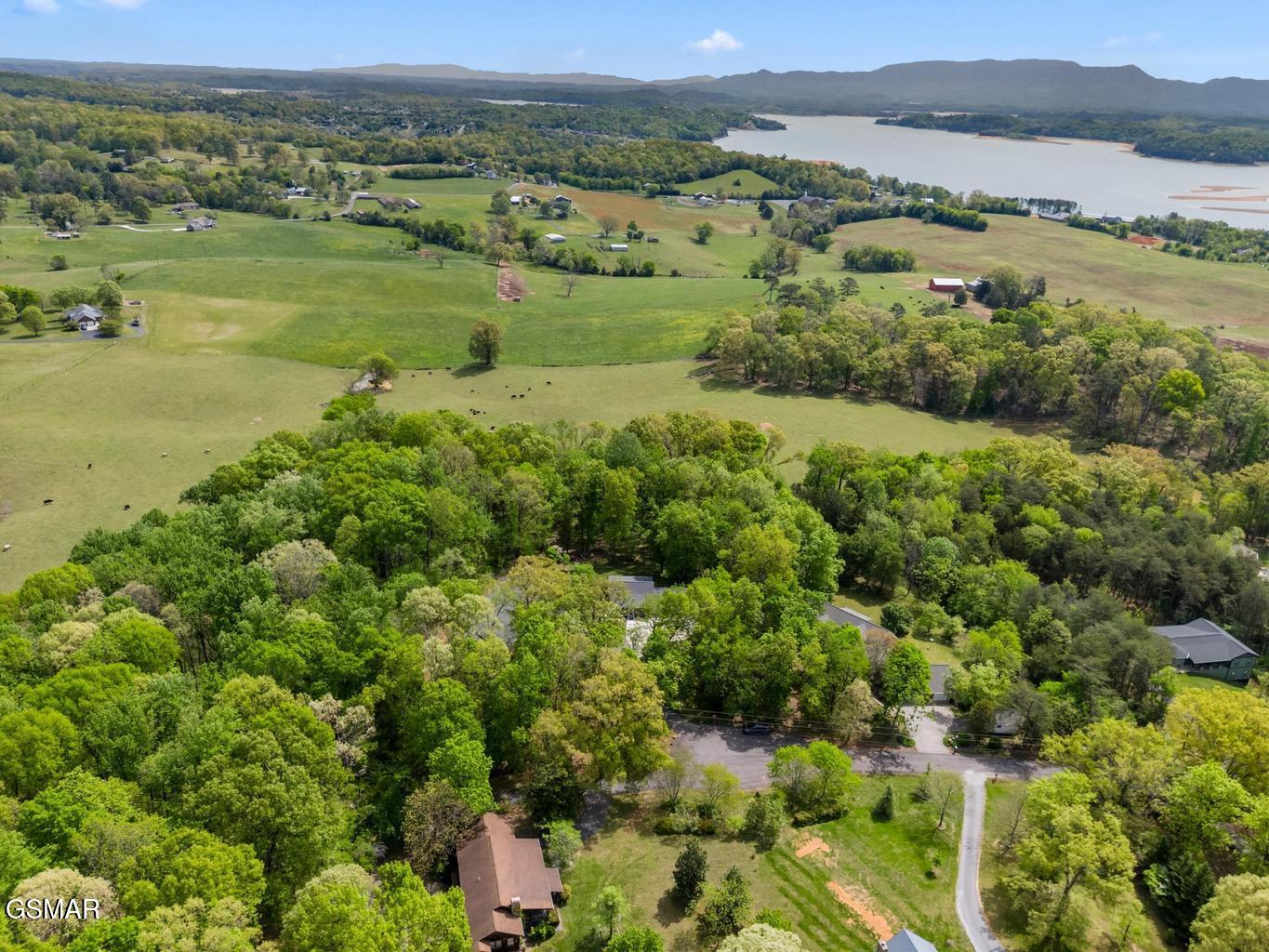 2180 Ranch Road Dandridge TN 37725