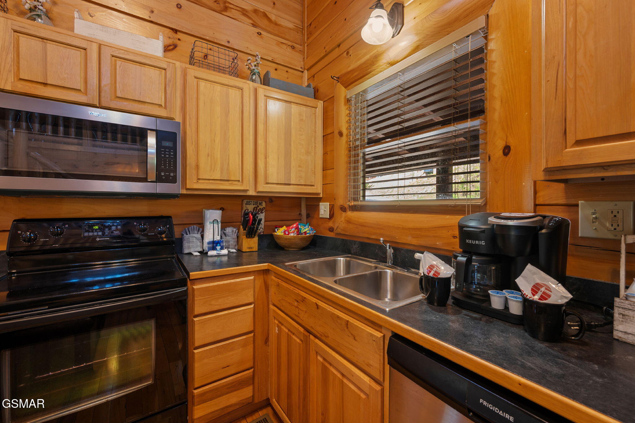 1808 Panther Path Way Sevierville TN 37876