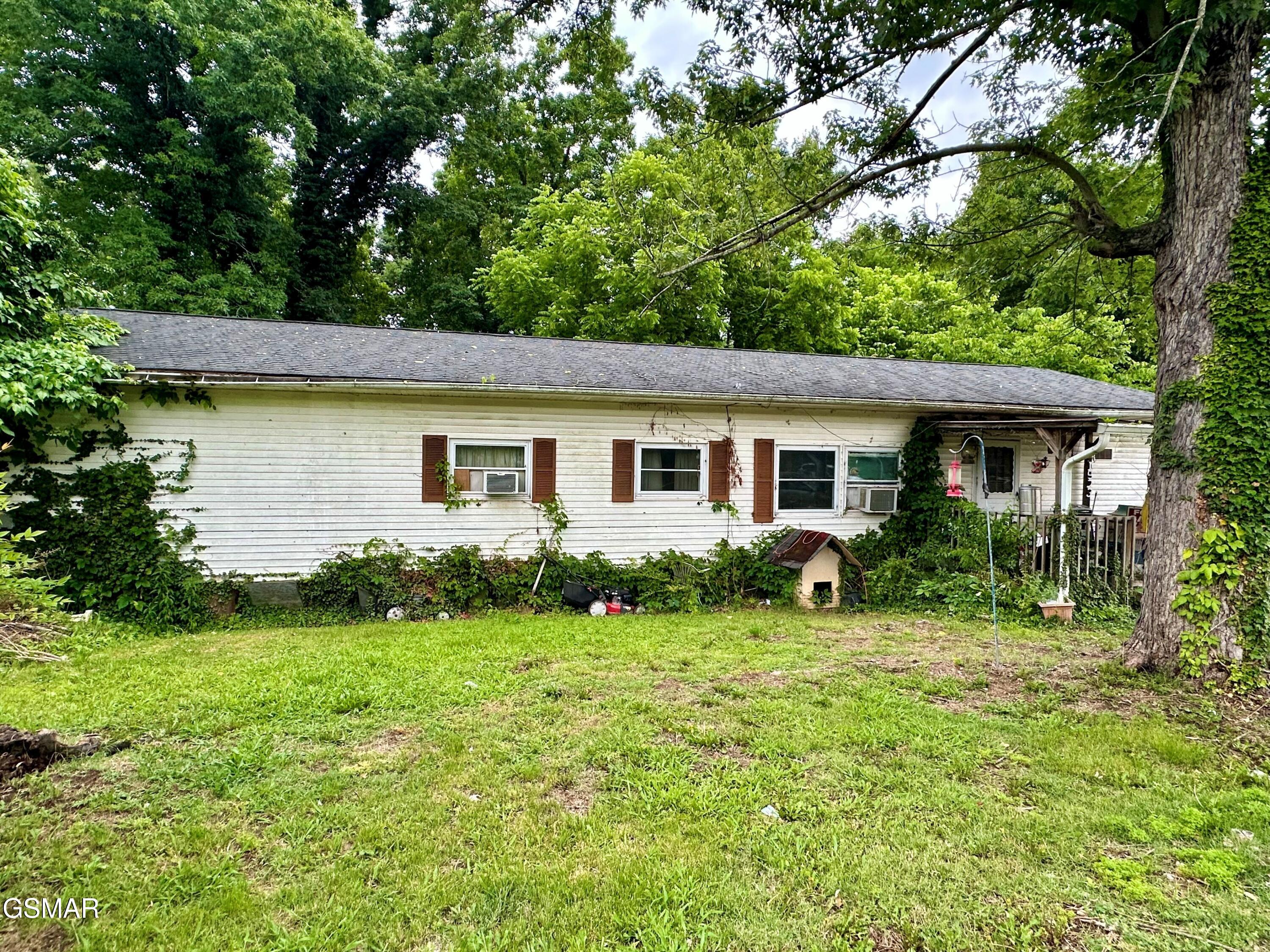 1523 Riverfront Dandridge TN 37725