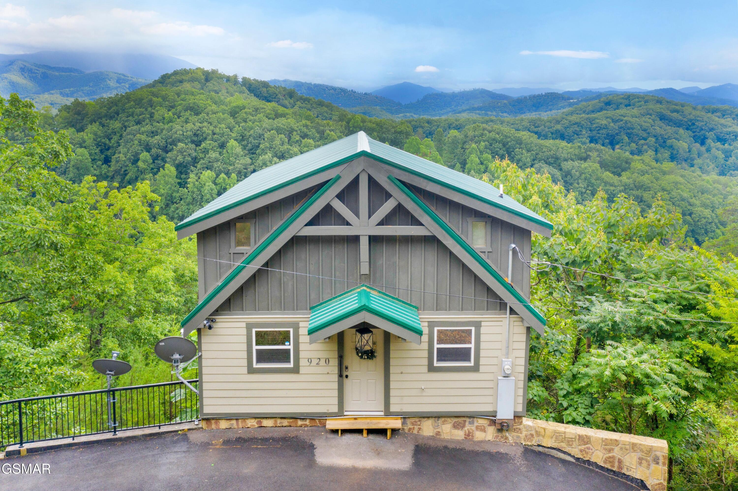 920 Falcon View Way Sevierville TN 37862
