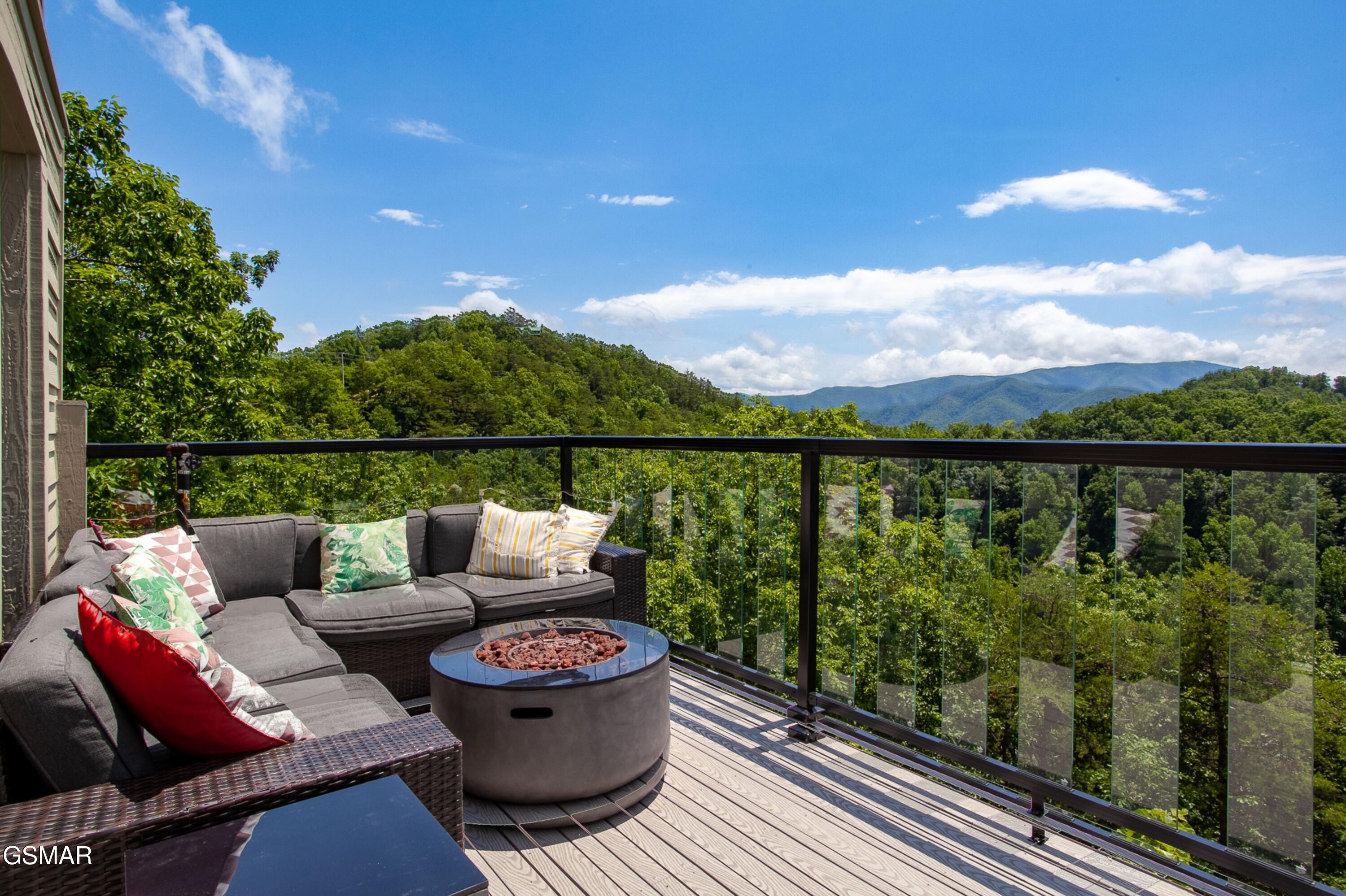 920 Falcon View Way Sevierville TN 37862