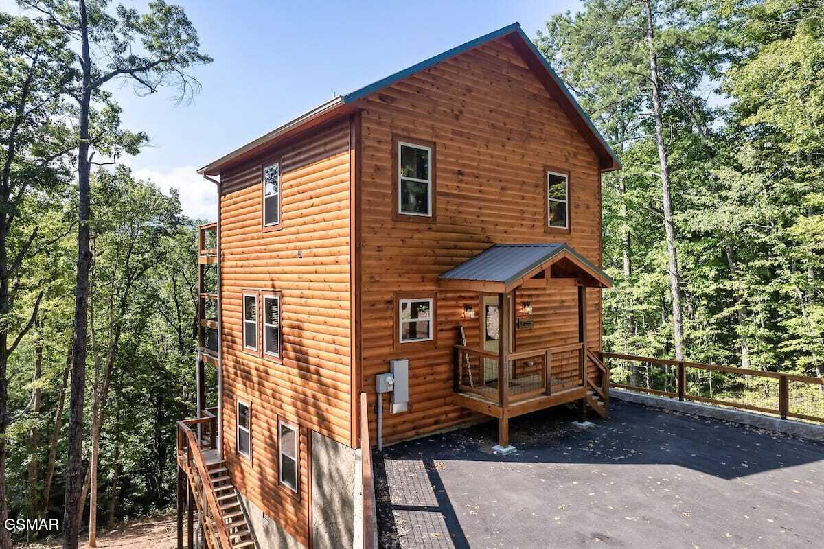 1808 Spring Hill Drive Sevierville TN 37876